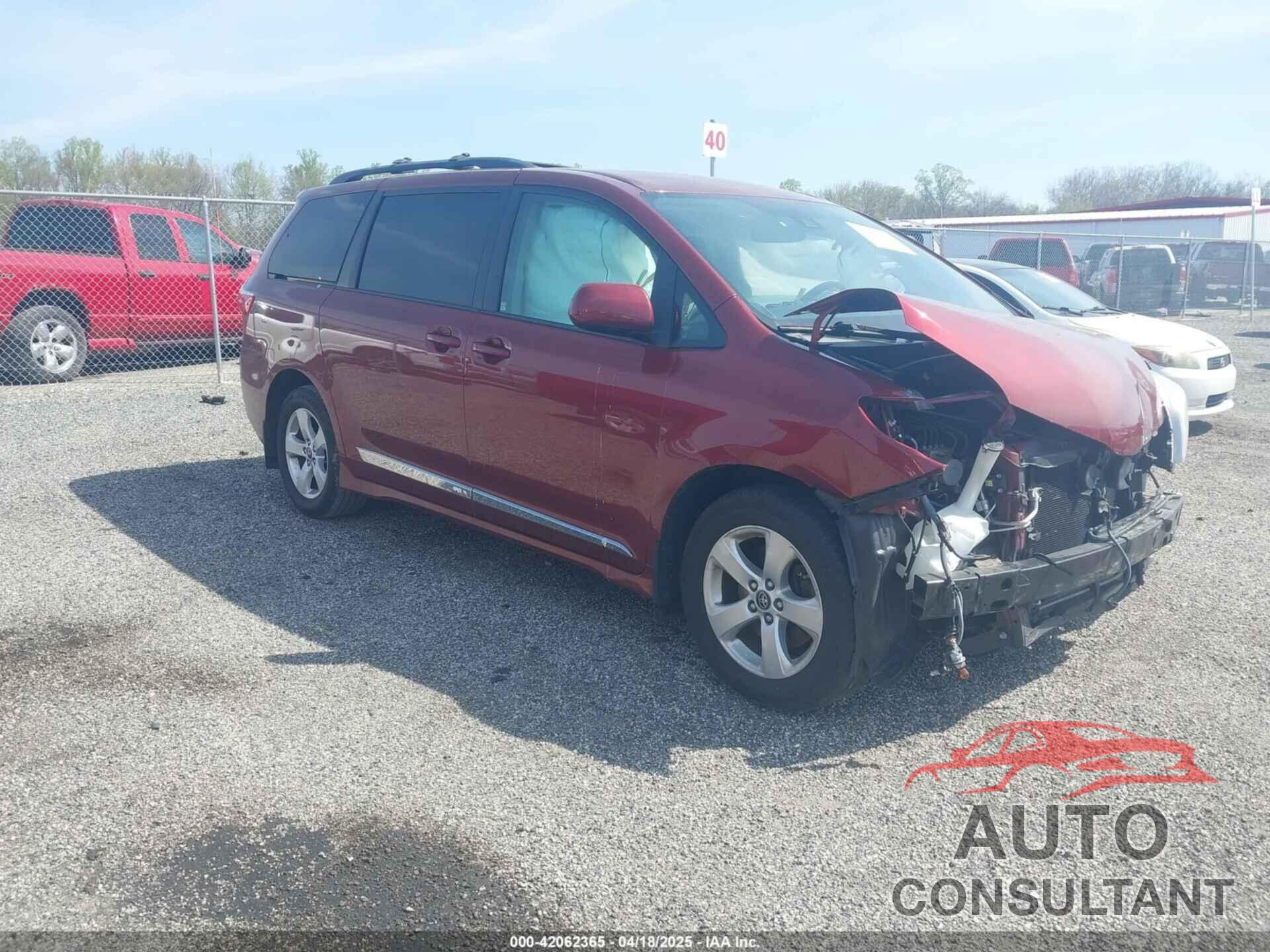 TOYOTA SIENNA 2018 - 5TDKZ3DC2JS927200