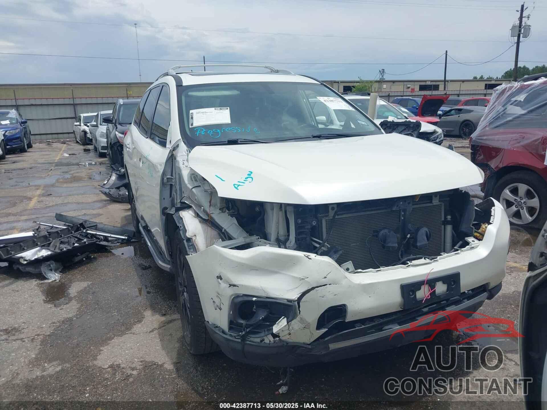 NISSAN PATHFINDER 2018 - 5N1DR2MN8JC671257
