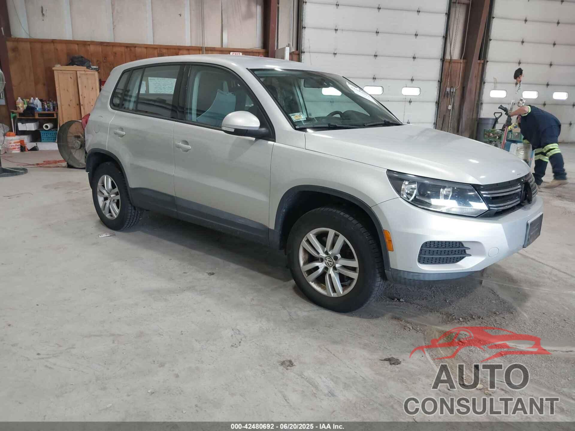 VOLKSWAGEN TIGUAN 2012 - WVGAV7AX7CW545197