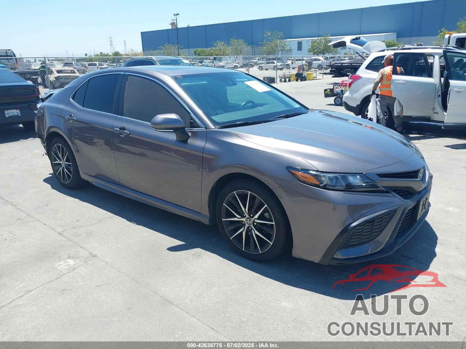 TOYOTA CAMRY 2022 - 4T1T11AK3NU667835