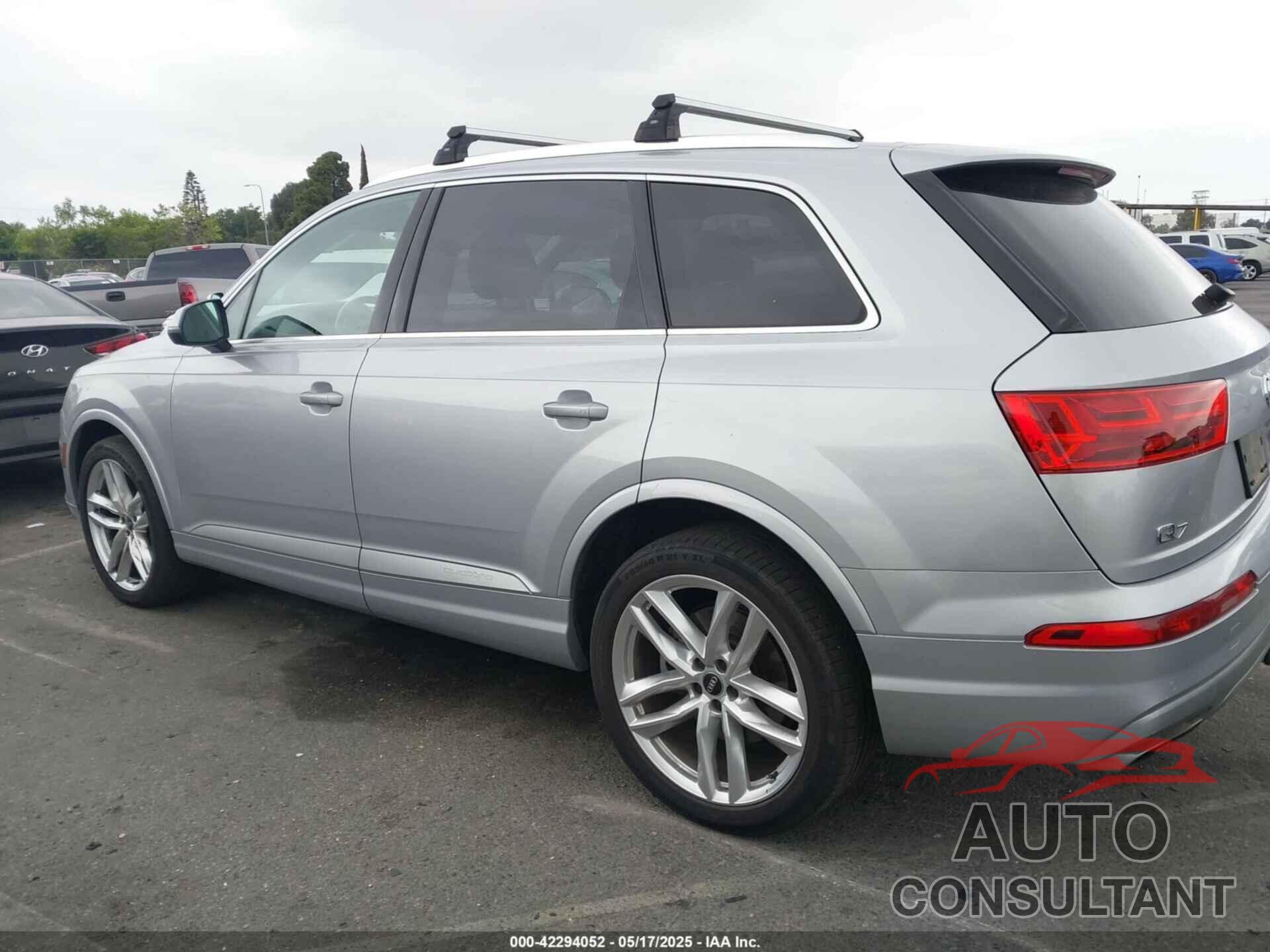 AUDI Q7 2018 - WA1VAAF77JD028847