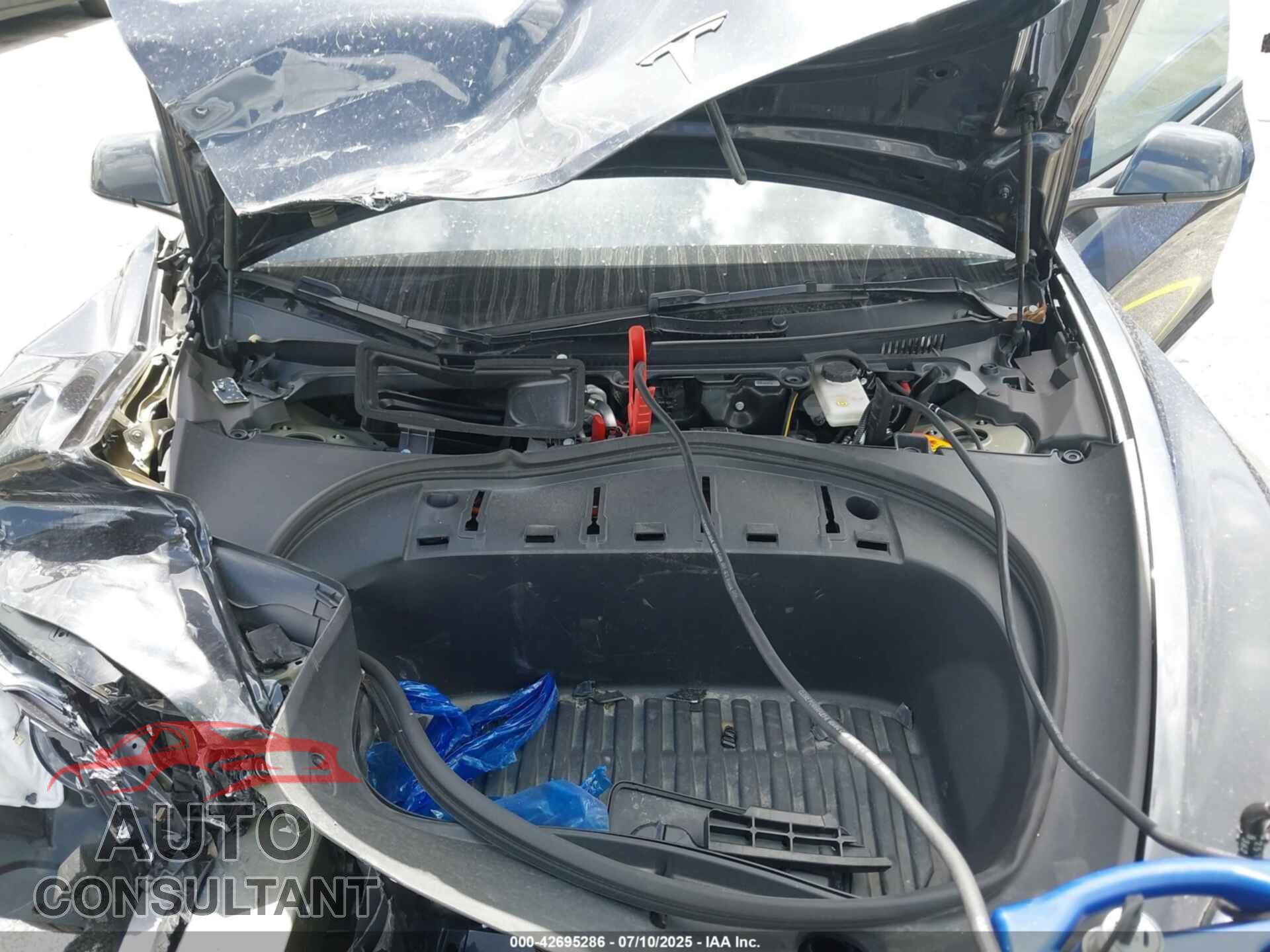 TESLA MODEL 3 2024 - 5YJ3E1EA7RF738284