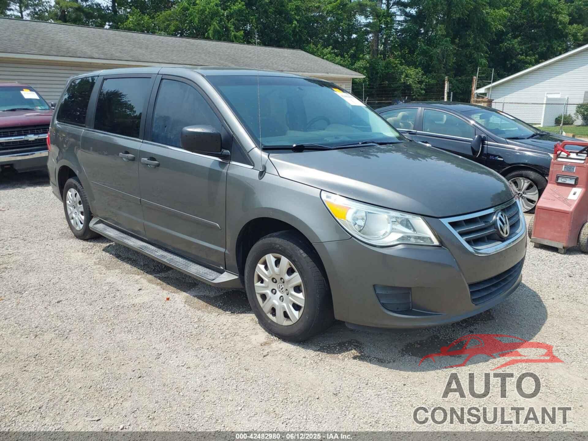 VOLKSWAGEN ROUTAN 2010 - 2V4RW4D11AR388613