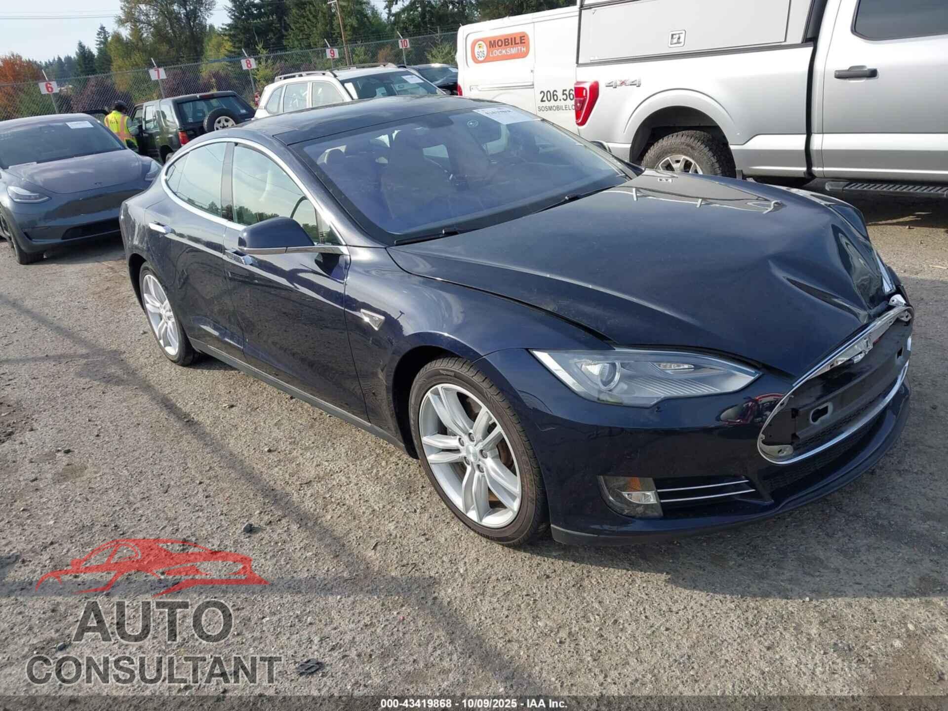 TESLA MODEL S 2013 - 5YJSA1CN8DFP03453