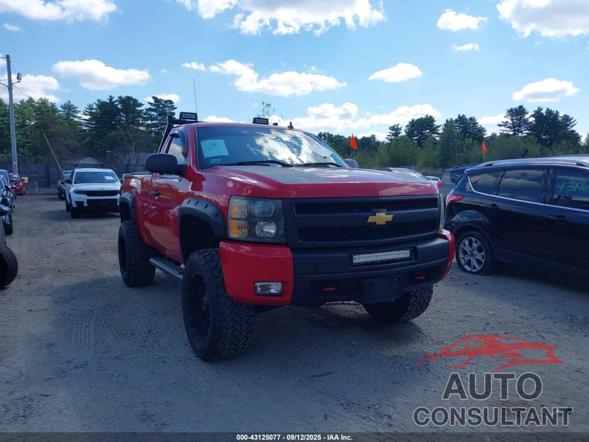 CHEVROLET SILVERADO 1500 2011 - 1GCNKPE09BZ262387