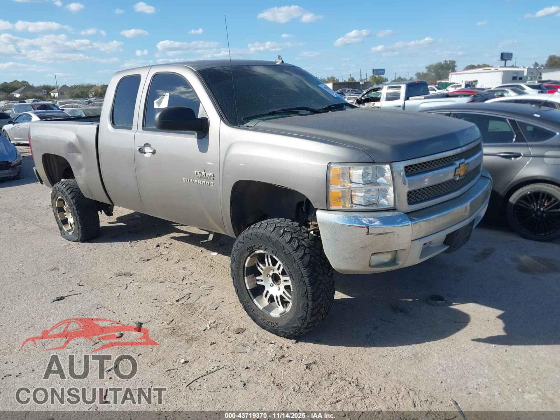 CHEVROLET SILVERADO 1500 2013 - 1GCRCSE02DZ103473