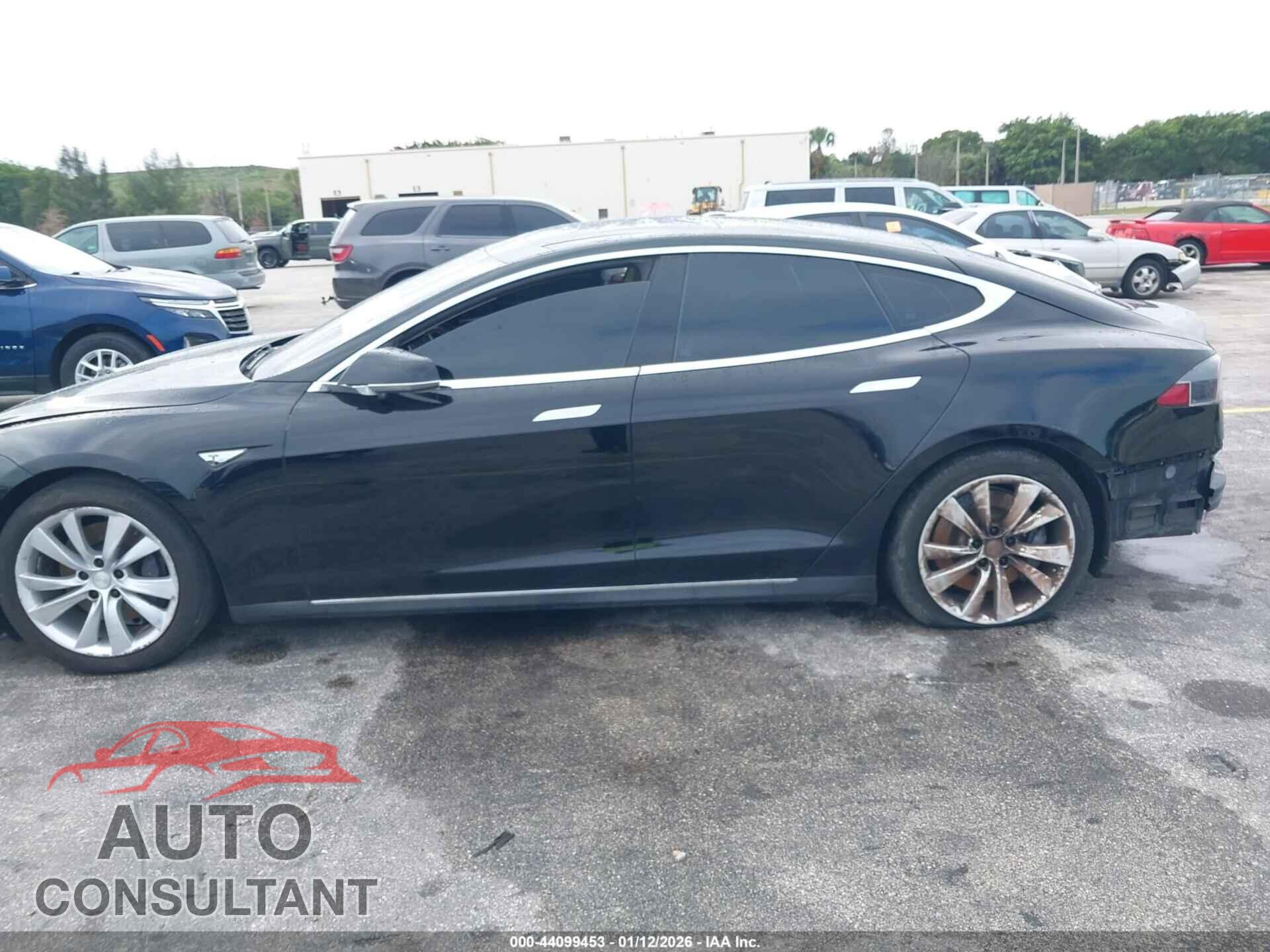 TESLA MODEL S 2013 - 5YJSA1DN0DFP12081