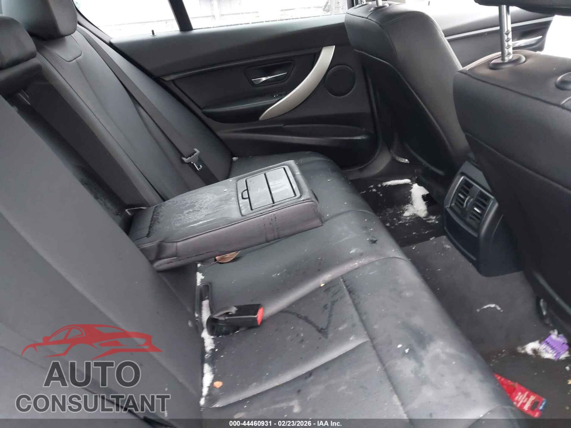 BMW 320I 2016 - WBA8E1G53GNU12287