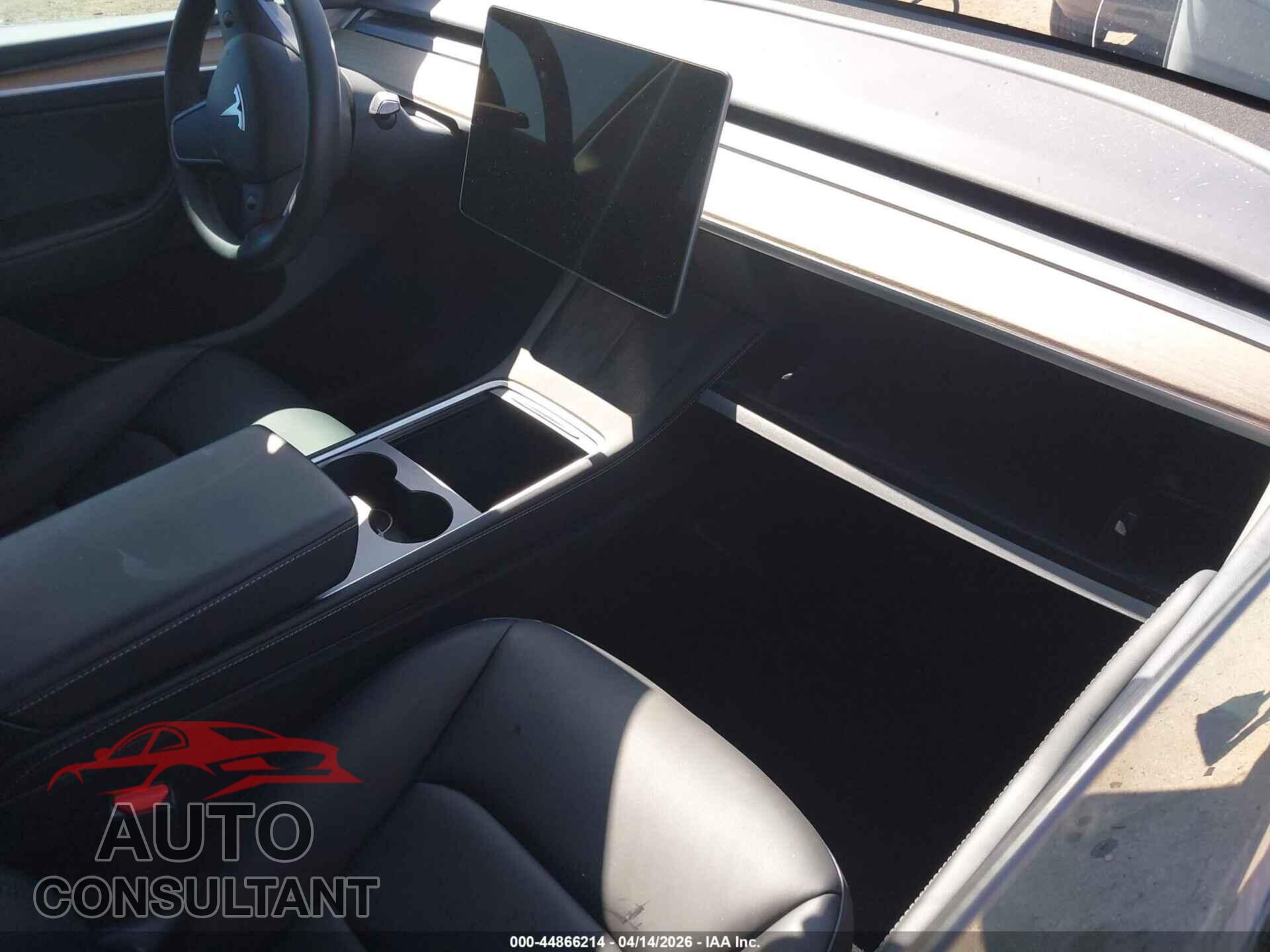 TESLA MODEL Y 2024 - 7SAYGAEE2RF131764