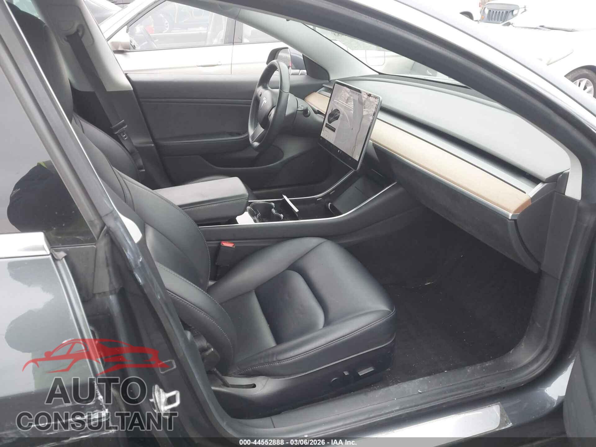 TESLA MODEL 3 2019 - 5YJ3E1EA7KF307370