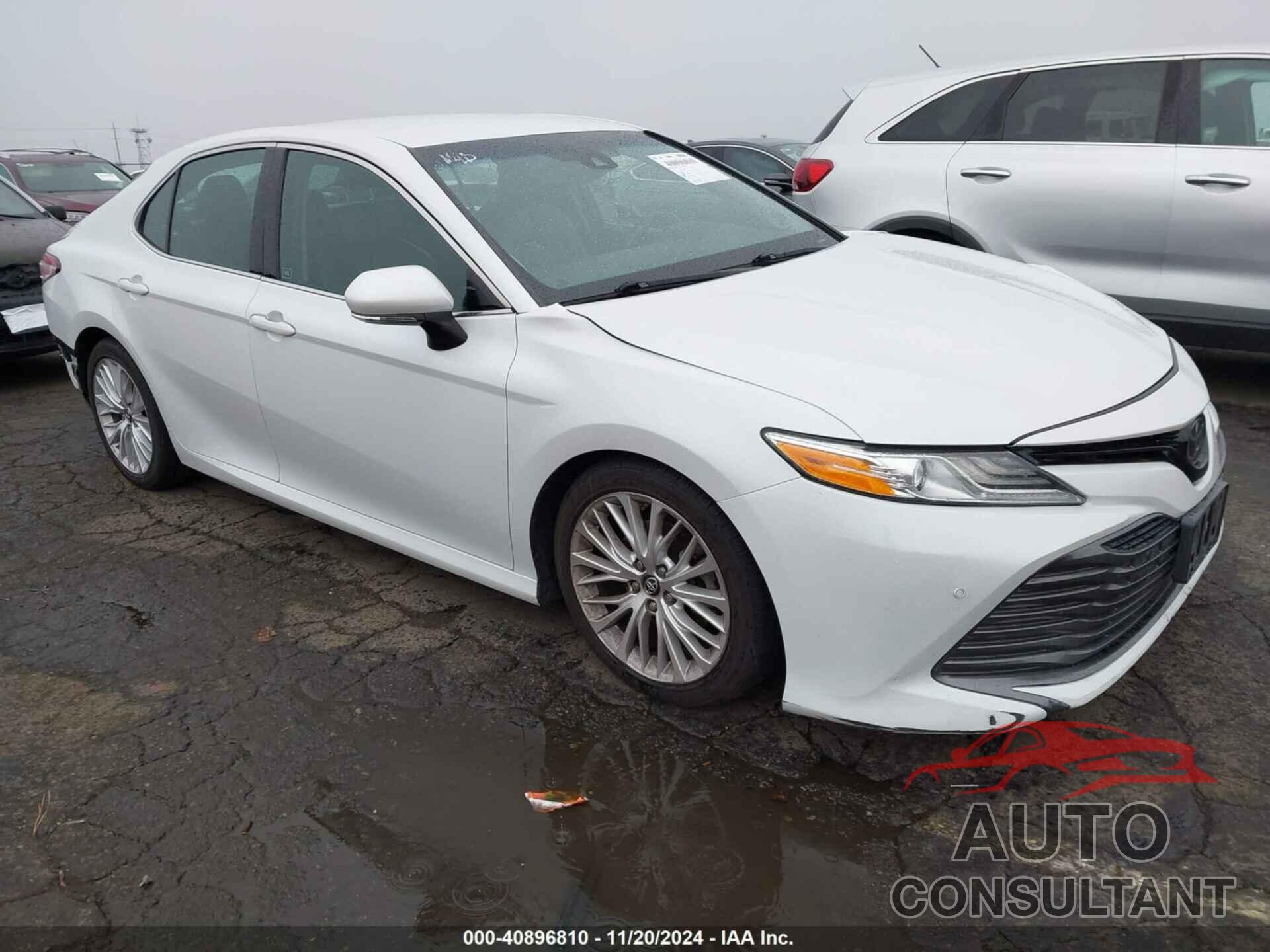 TOYOTA CAMRY 2018 - 4T1B11HK0JU036424