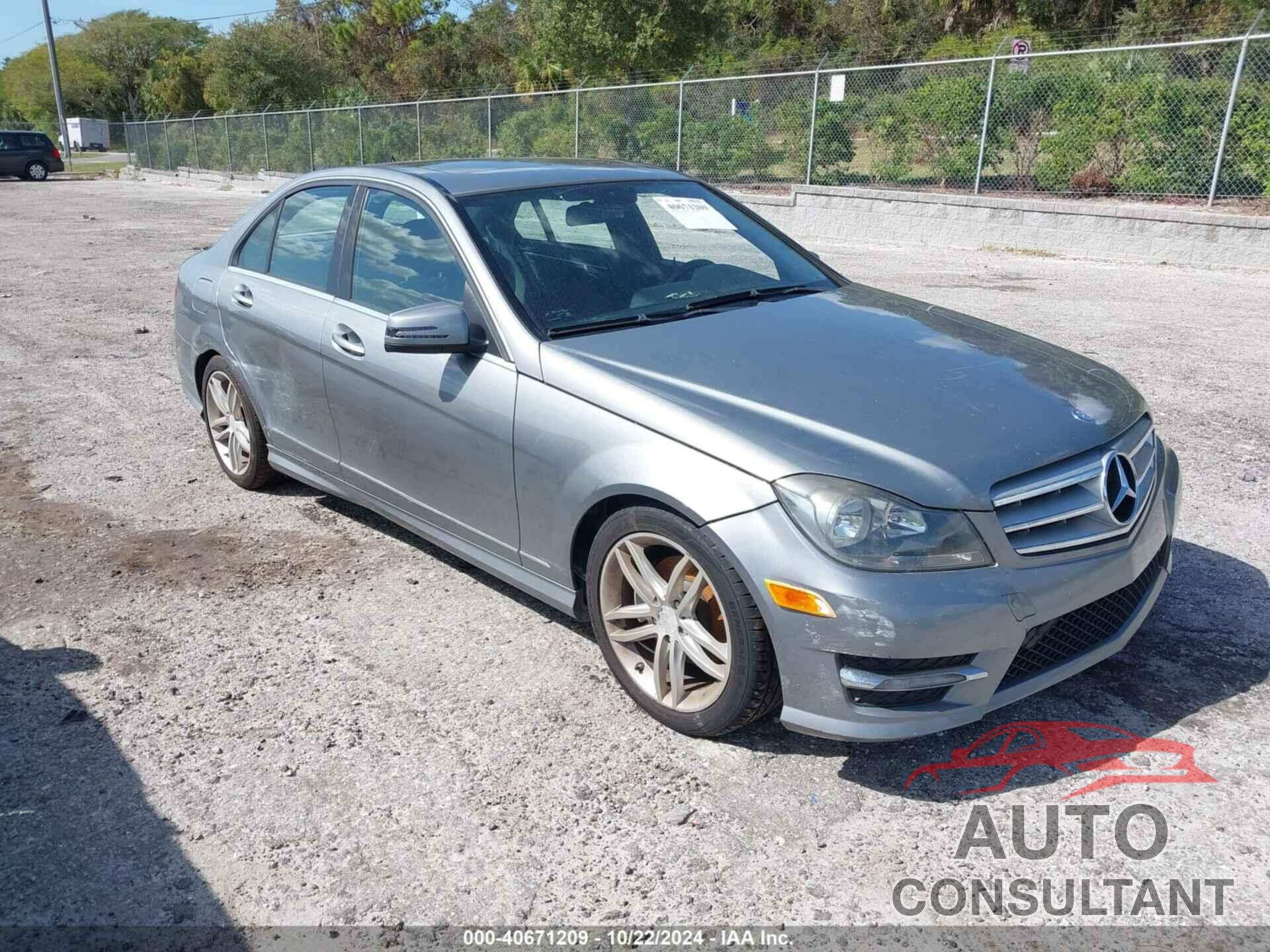 MERCEDES-BENZ C 300 2012 - WDDGF8BB9CR240759