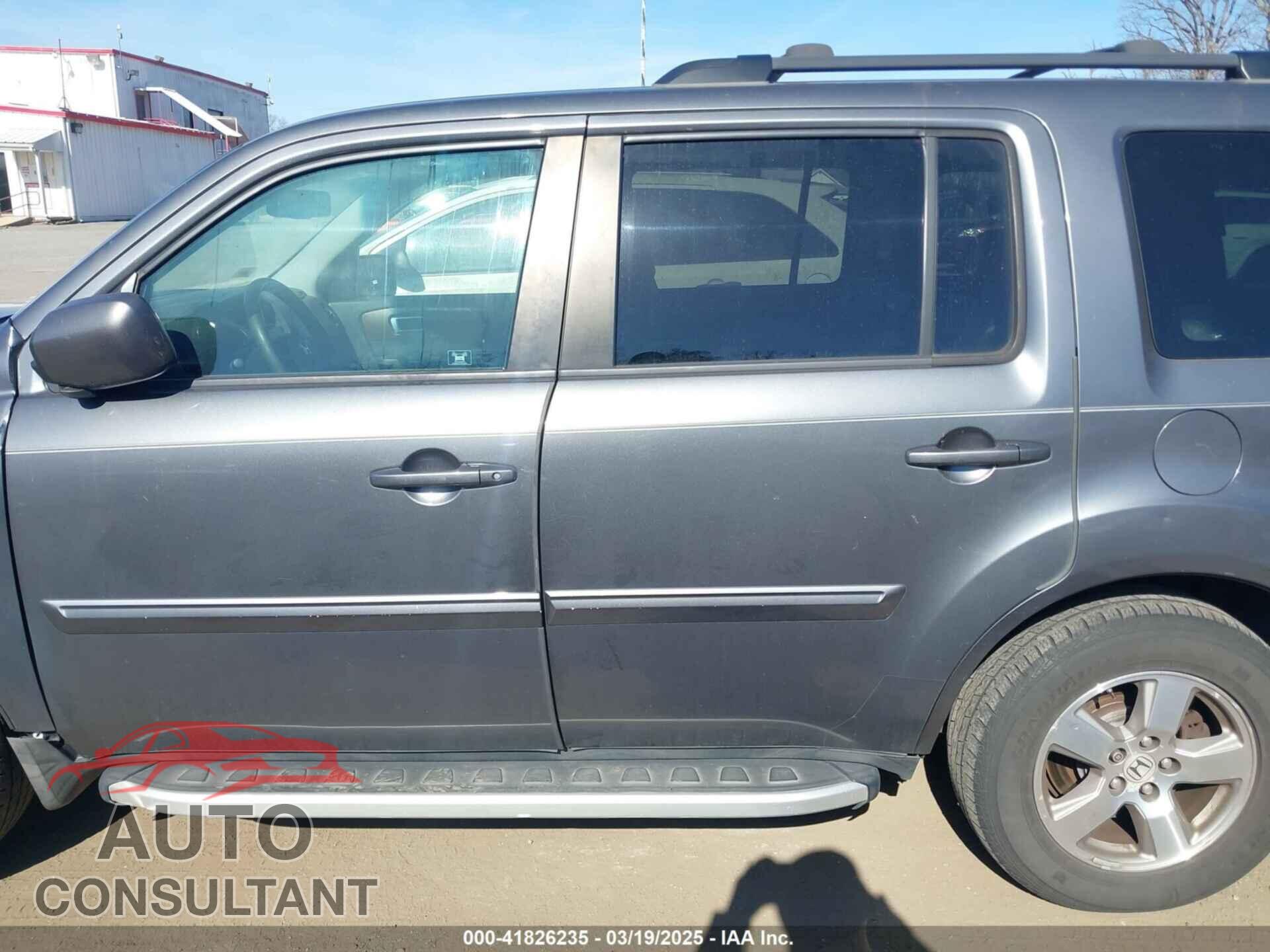 HONDA PILOT 2011 - 5FNYF4H69BB015375