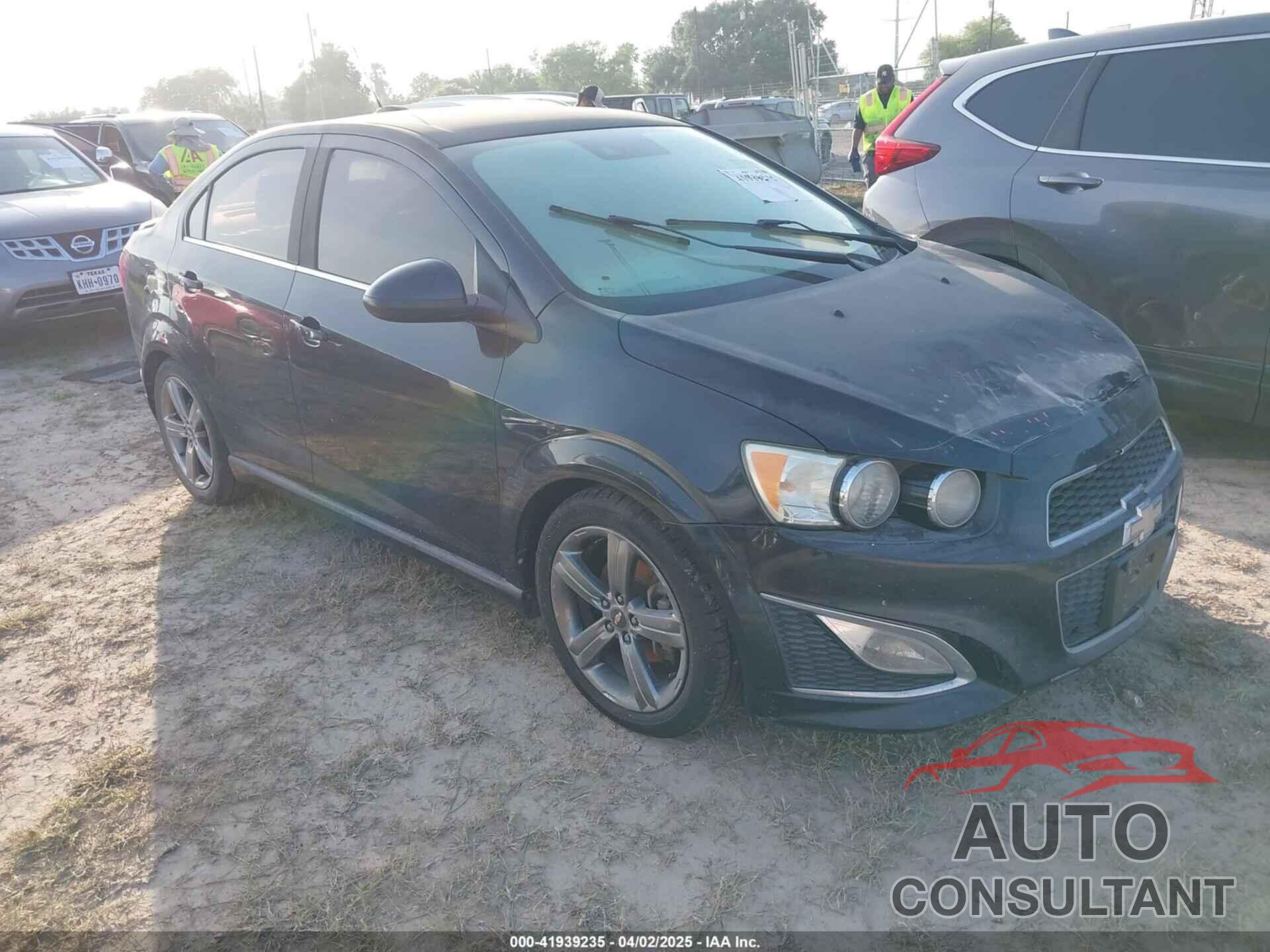 CHEVROLET SONIC 2015 - 1G1JG5SB2F4147779