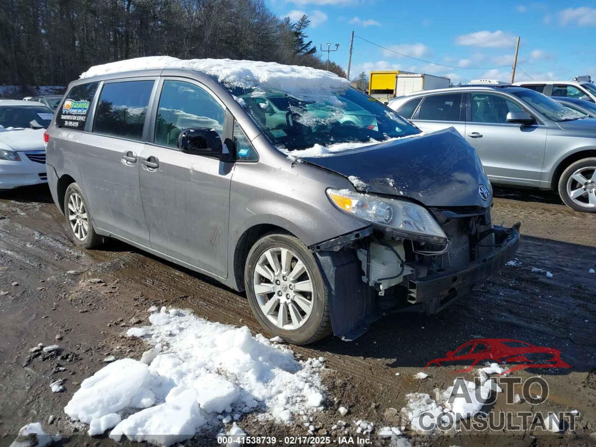 TOYOTA SIENNA 2011 - 5TDJK3DC1BS010556