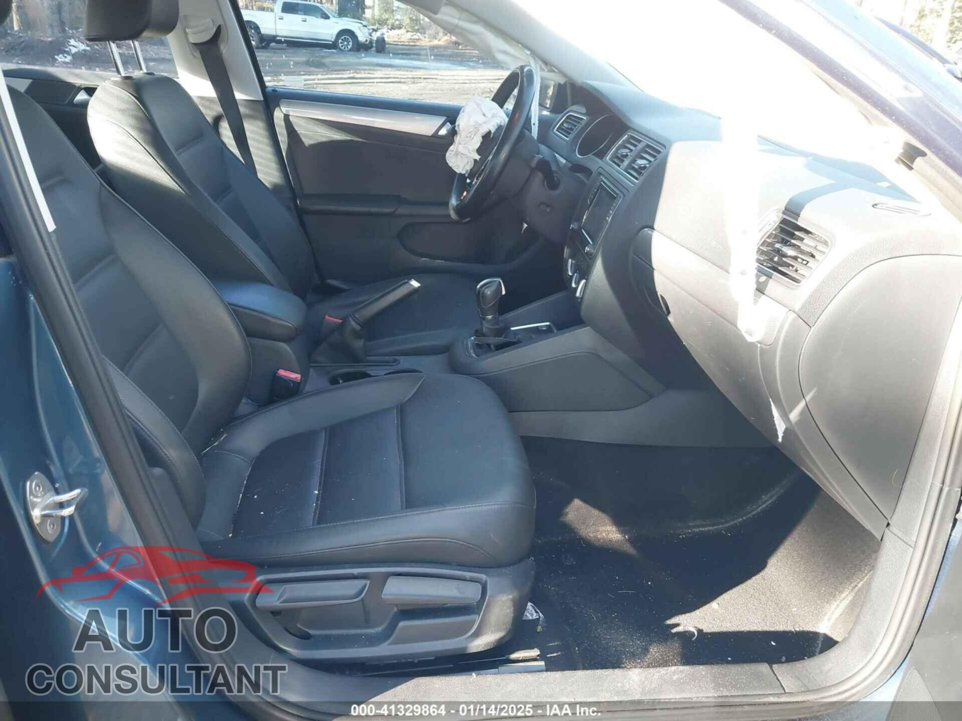 VOLKSWAGEN JETTA 2017 - 3VWDB7AJ5HM228741