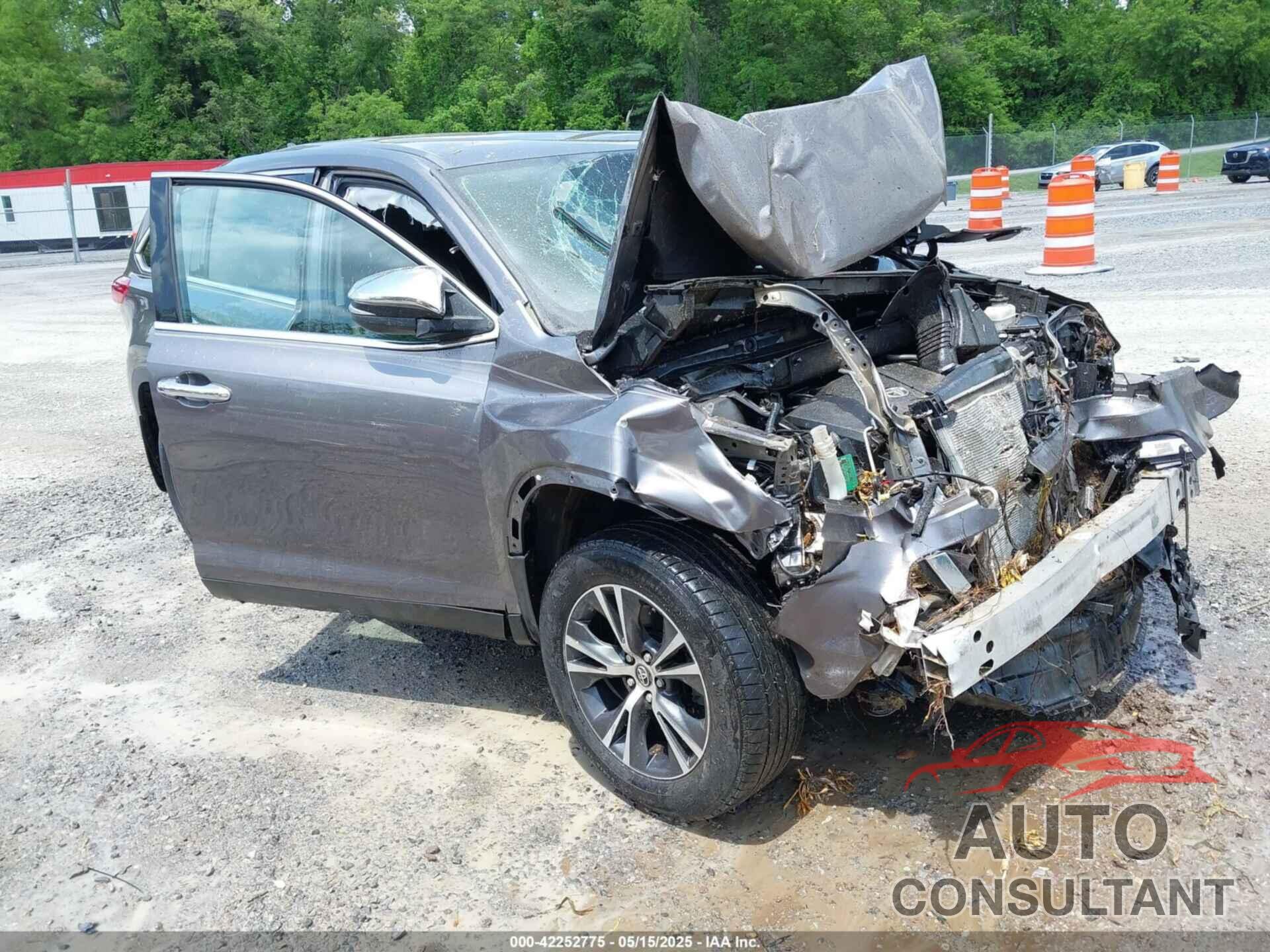 TOYOTA HIGHLANDER 2019 - 5TDBZRFH5KS722354