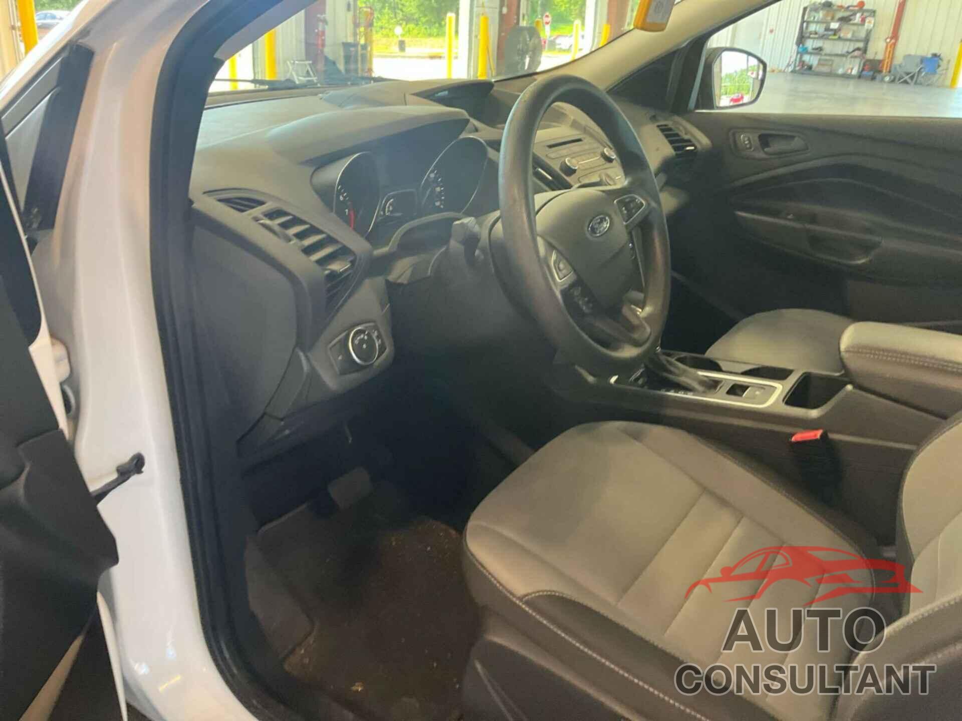 FORD ESCAPE 2017 - 1FMCU0F72HUE20705