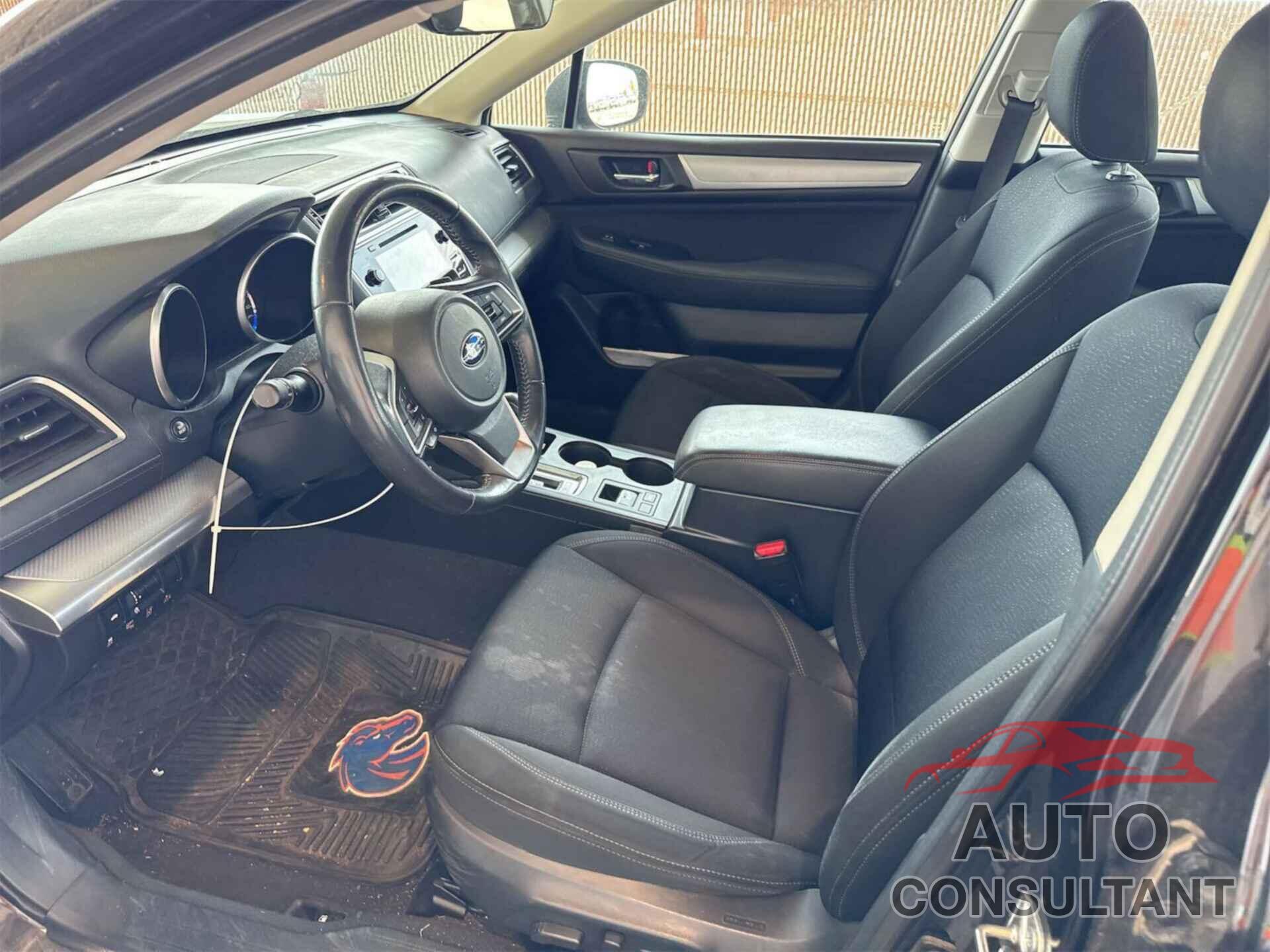 SUBARU LEGACY 2018 - 4S3BNAF64J3034101