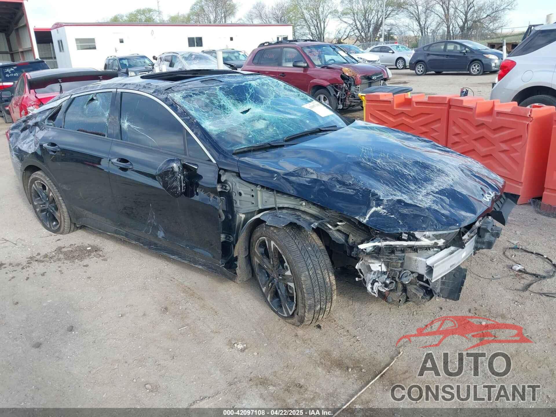 KIA K5 2023 - 5XXG64J25PG205939