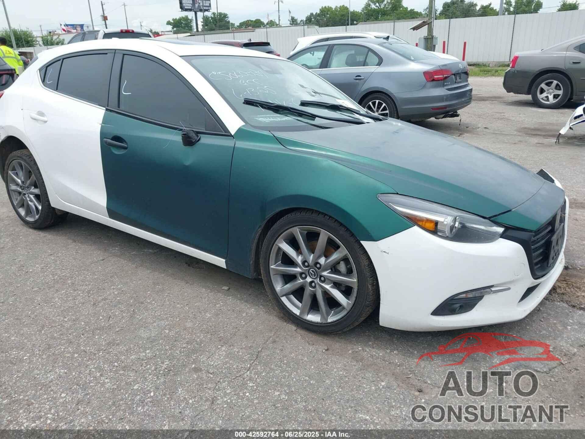 MAZDA MAZDA3 2018 - 3MZBN1M33JM267262