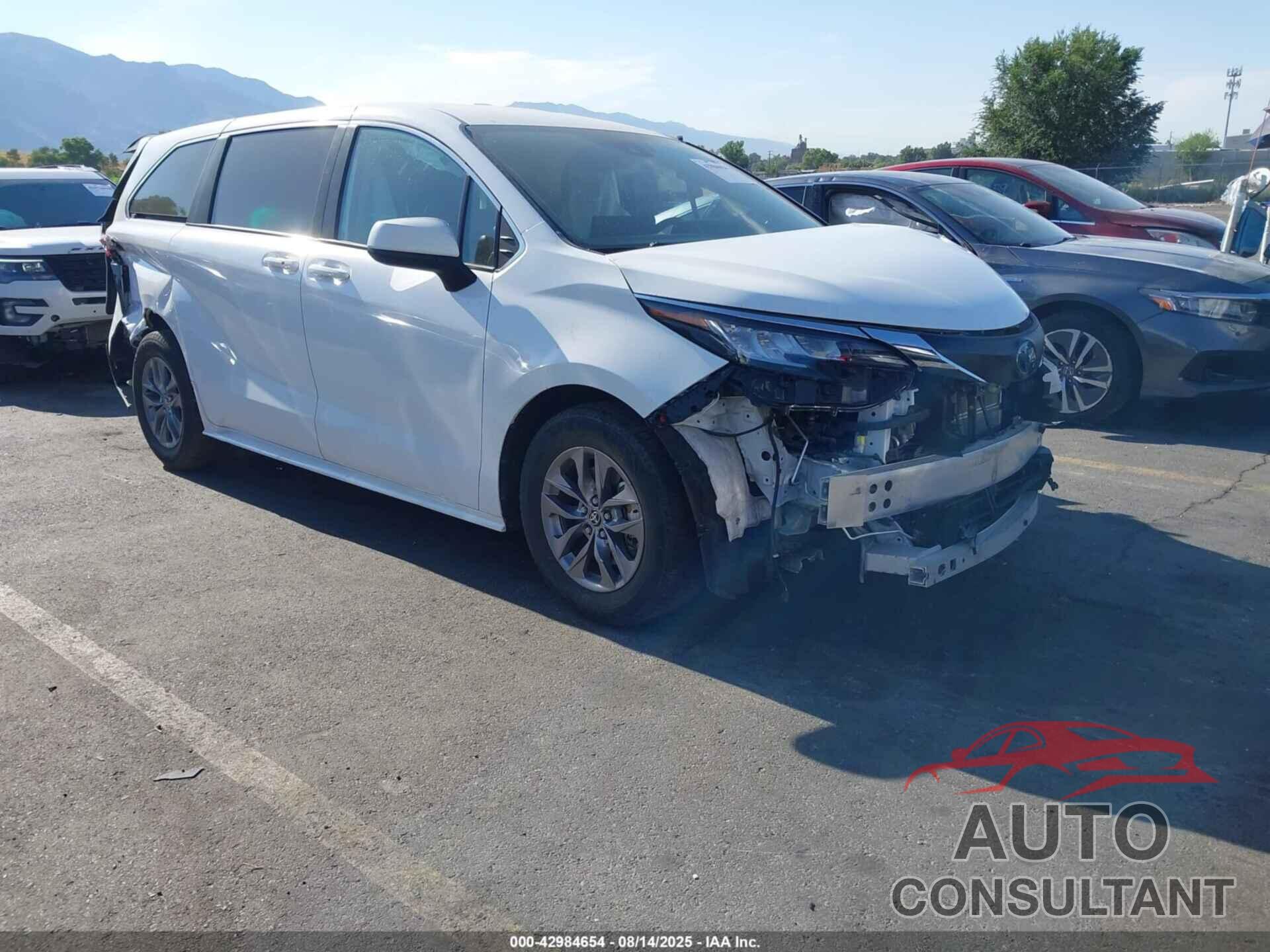 TOYOTA SIENNA 2021 - 5TDKRKEC6MS030040
