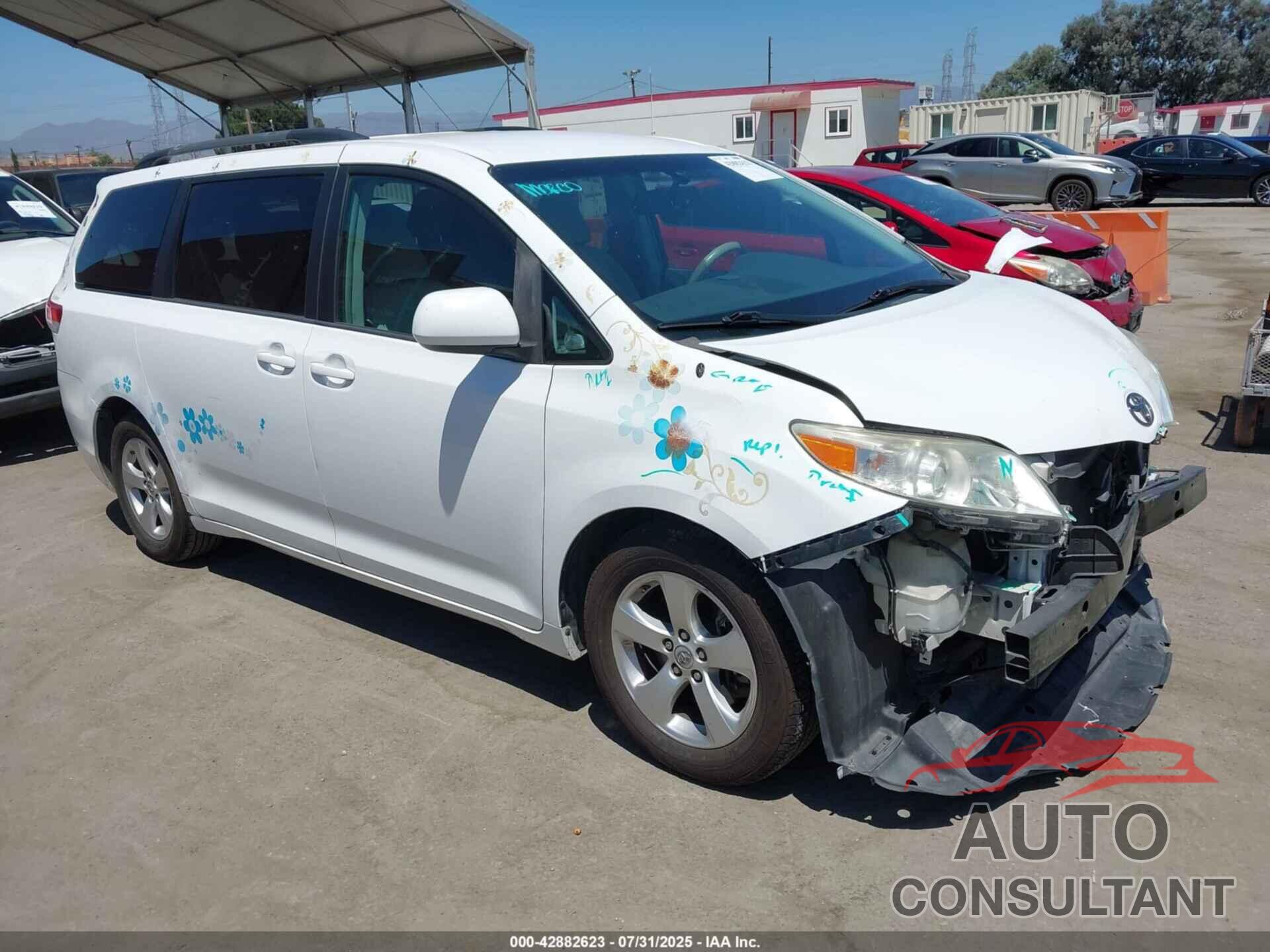 TOYOTA SIENNA 2014 - 5TDKK3DC5ES417837