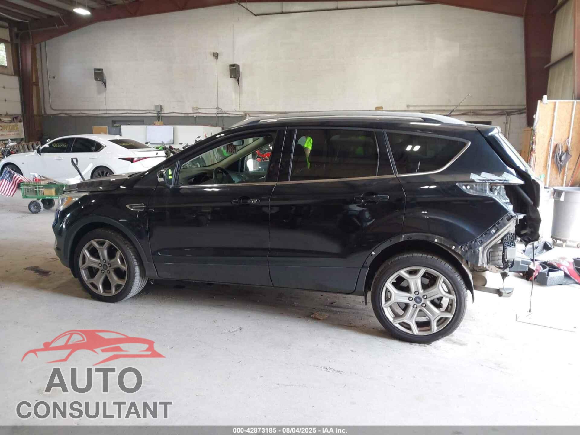 FORD ESCAPE 2017 - 1FMCU9J90HUB62035