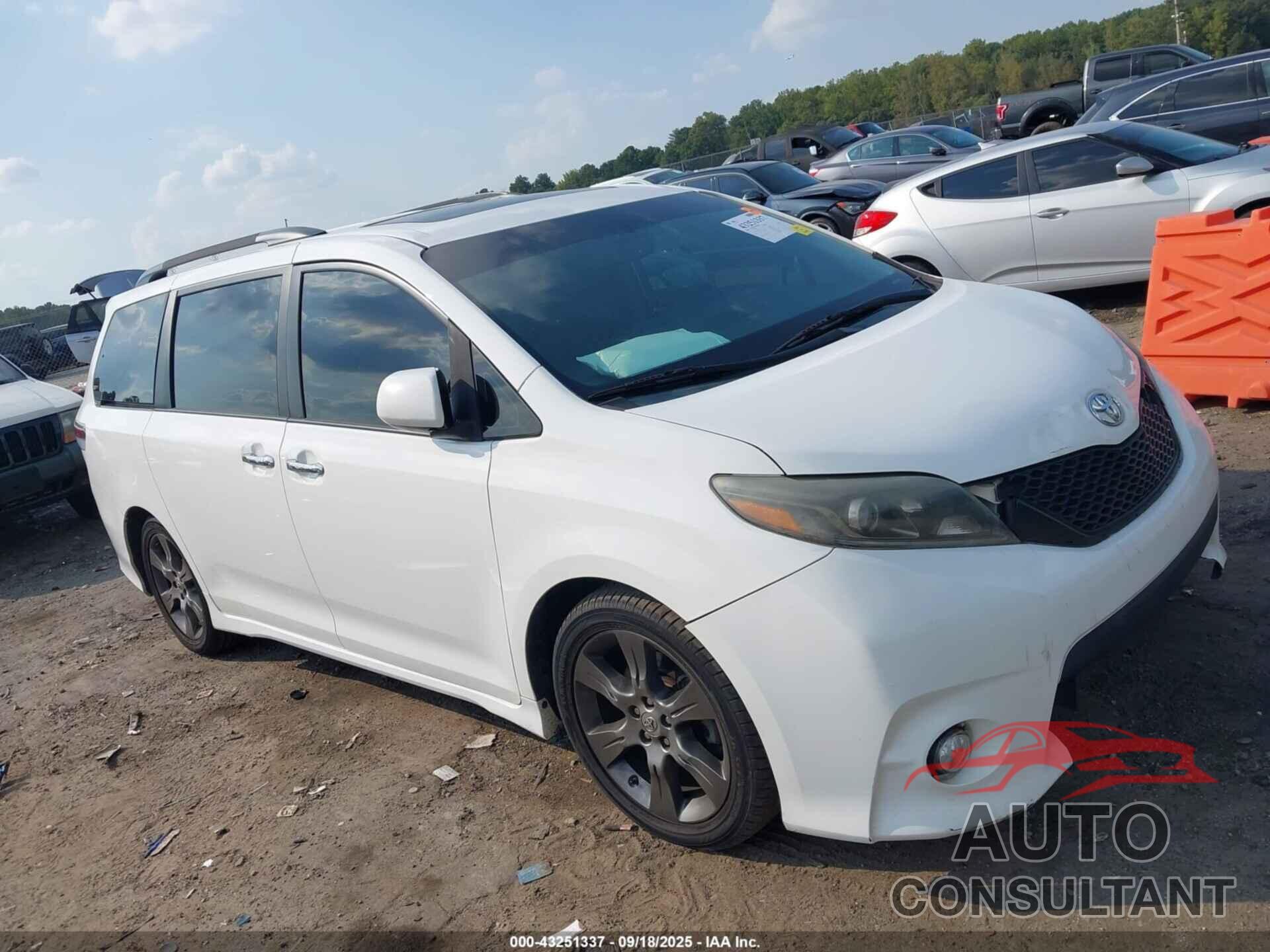 TOYOTA SIENNA 2016 - 5TDXK3DC4GS721413