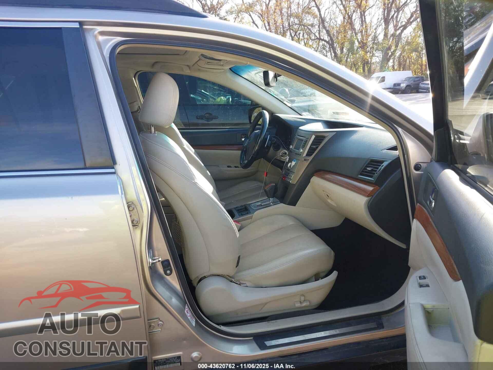 SUBARU OUTBACK 2014 - 4S4BRBLC4E3200929