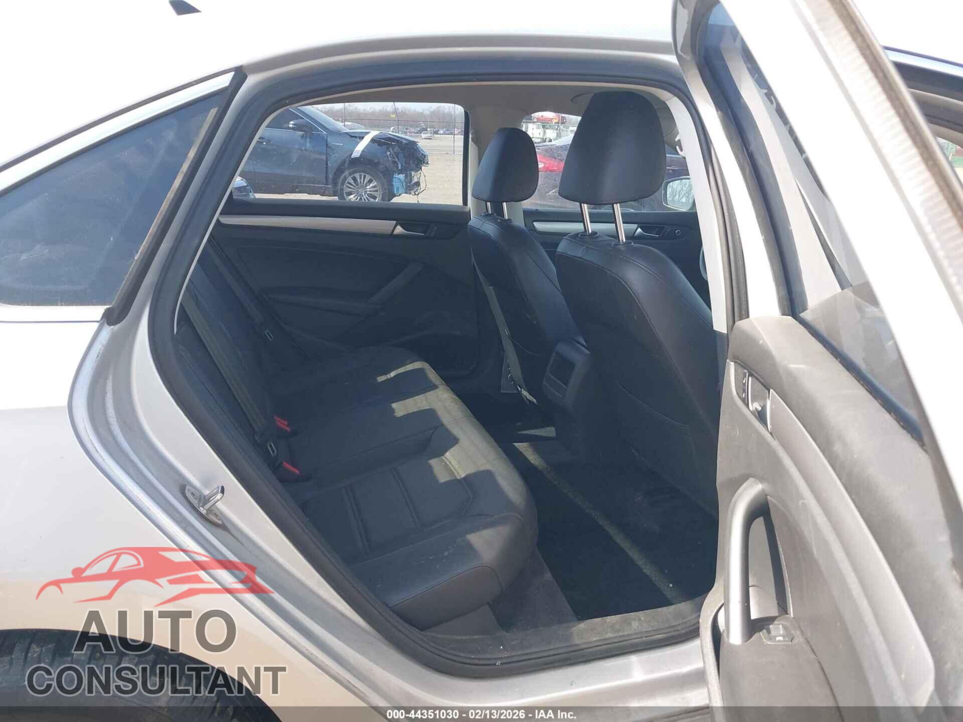 VOLKSWAGEN PASSAT 2015 - 1VWAS7A34FC080231