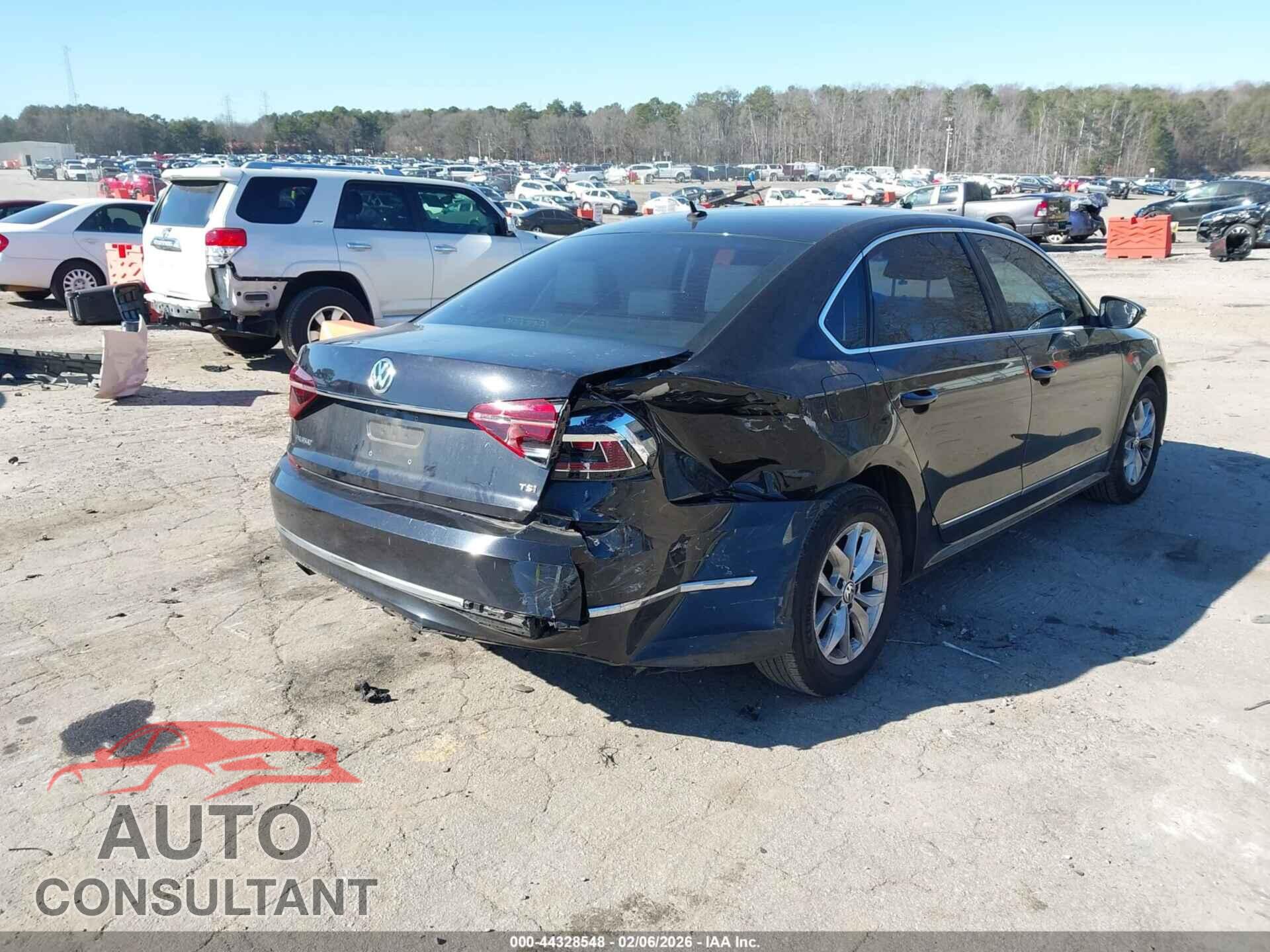 VOLKSWAGEN PASSAT 2017 - 1VWAT7A33HC052856