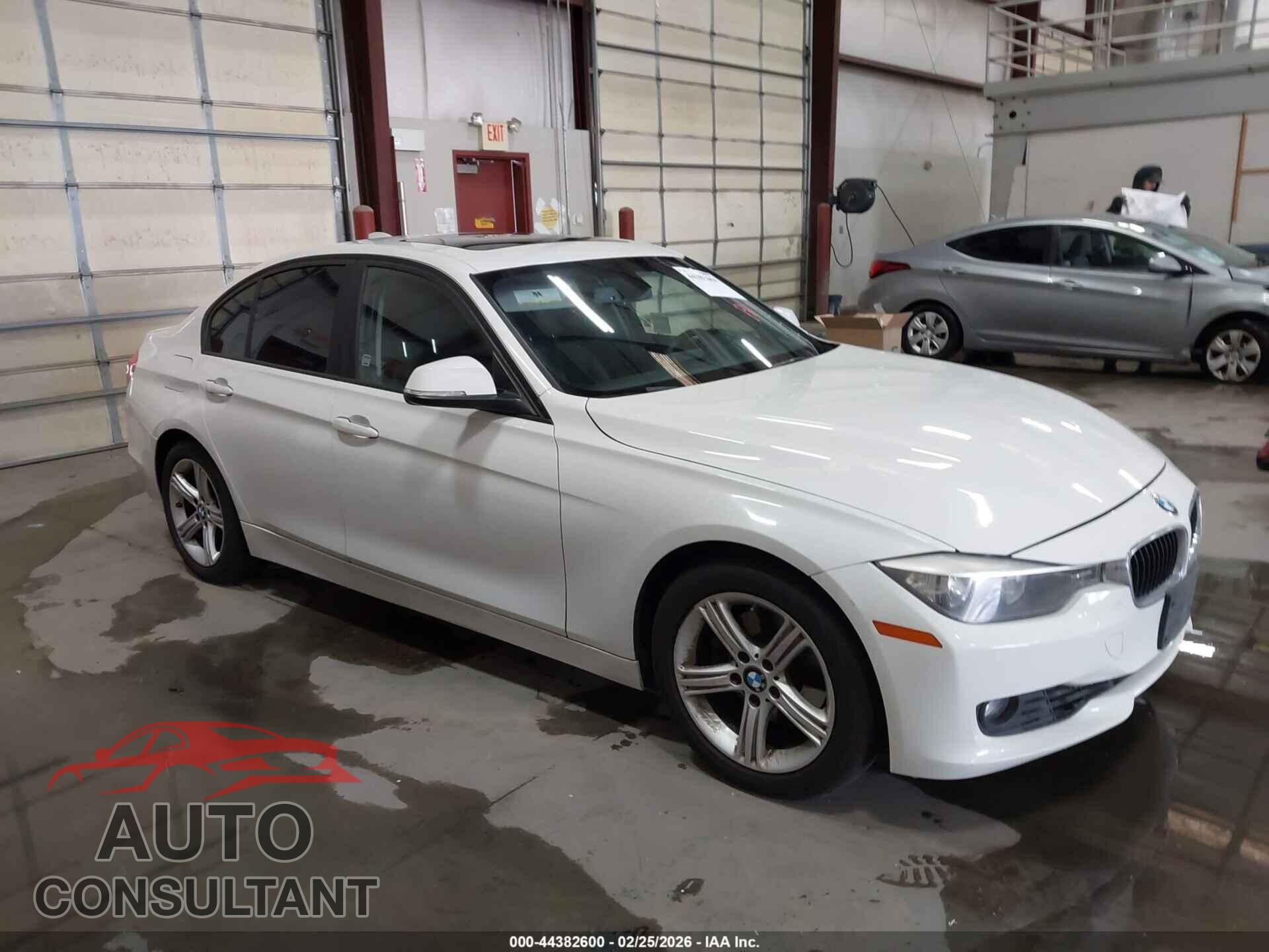 BMW 328I 2013 - WBA3C1G57DNR47621