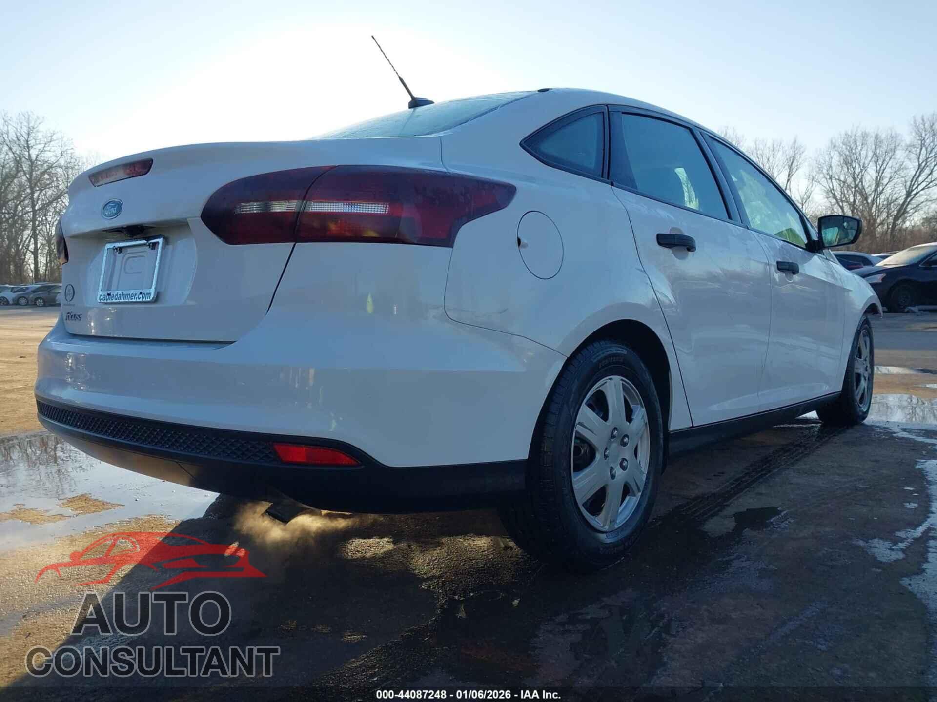 FORD FOCUS 2015 - 1FADP3E27FL314458