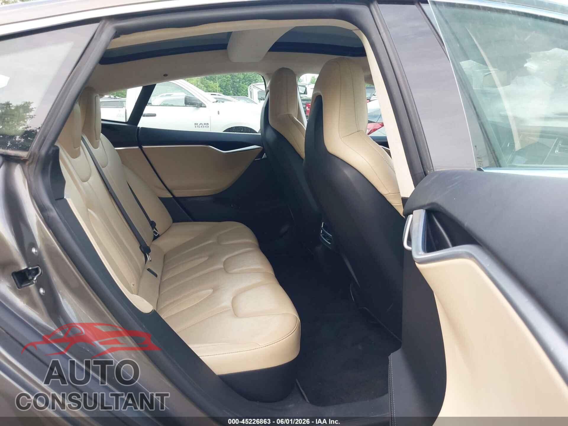 TESLA MODEL S 2015 - 5YJSA1E26FF119607