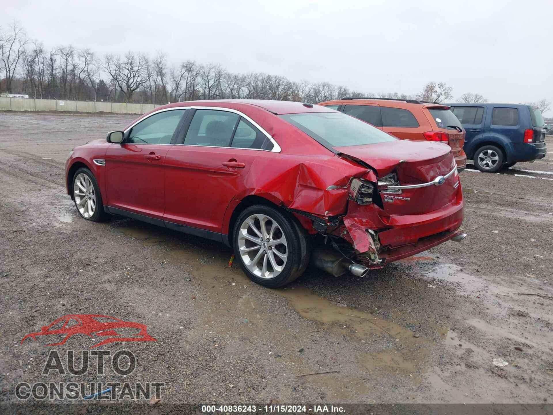 FORD TAURUS 2018 - 1FAHP2F88JG118433