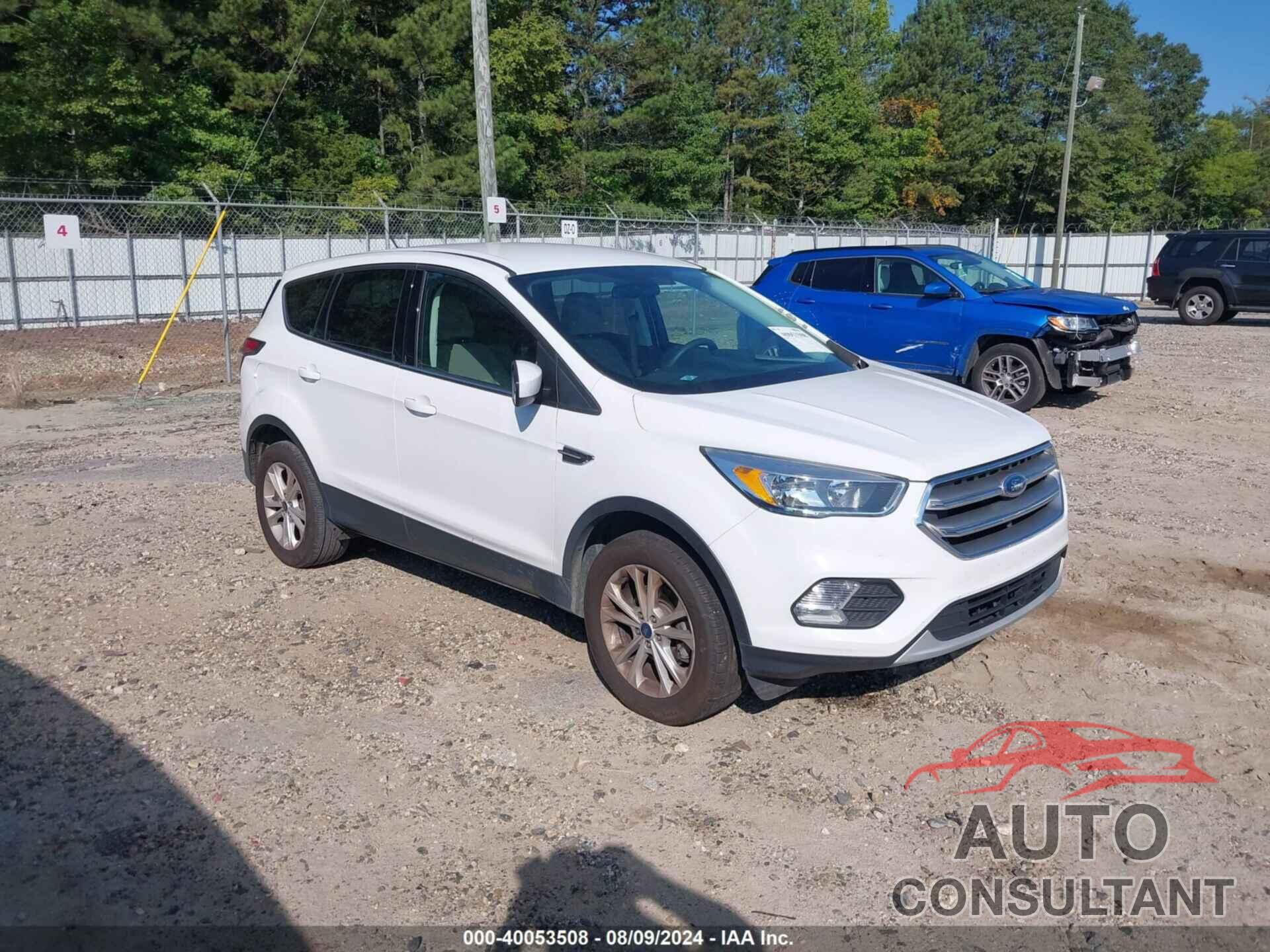 FORD ESCAPE 2017 - 1FMCU0GD8HUA62594