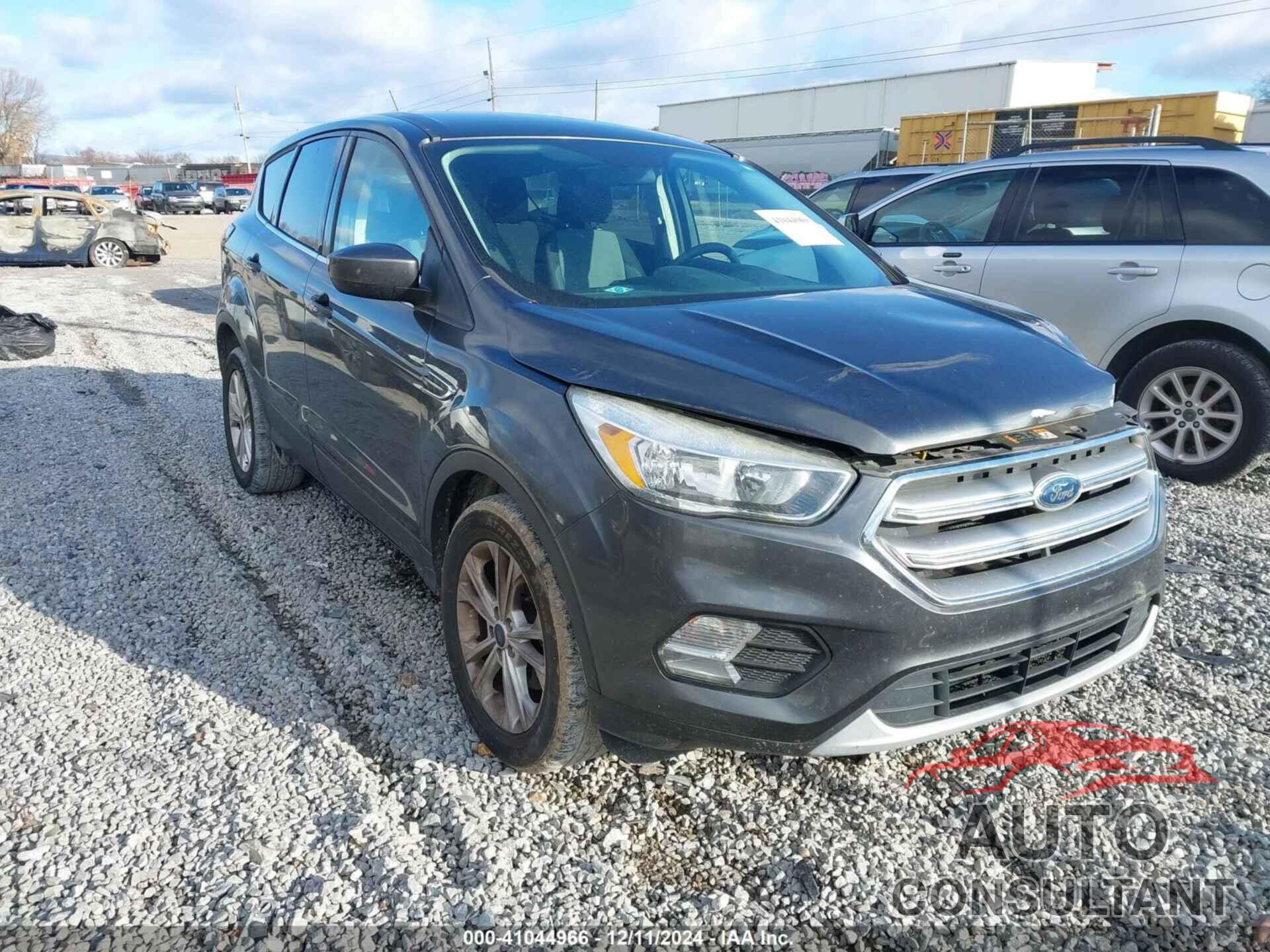 FORD ESCAPE 2017 - 1FMCU0GD7HUF01848