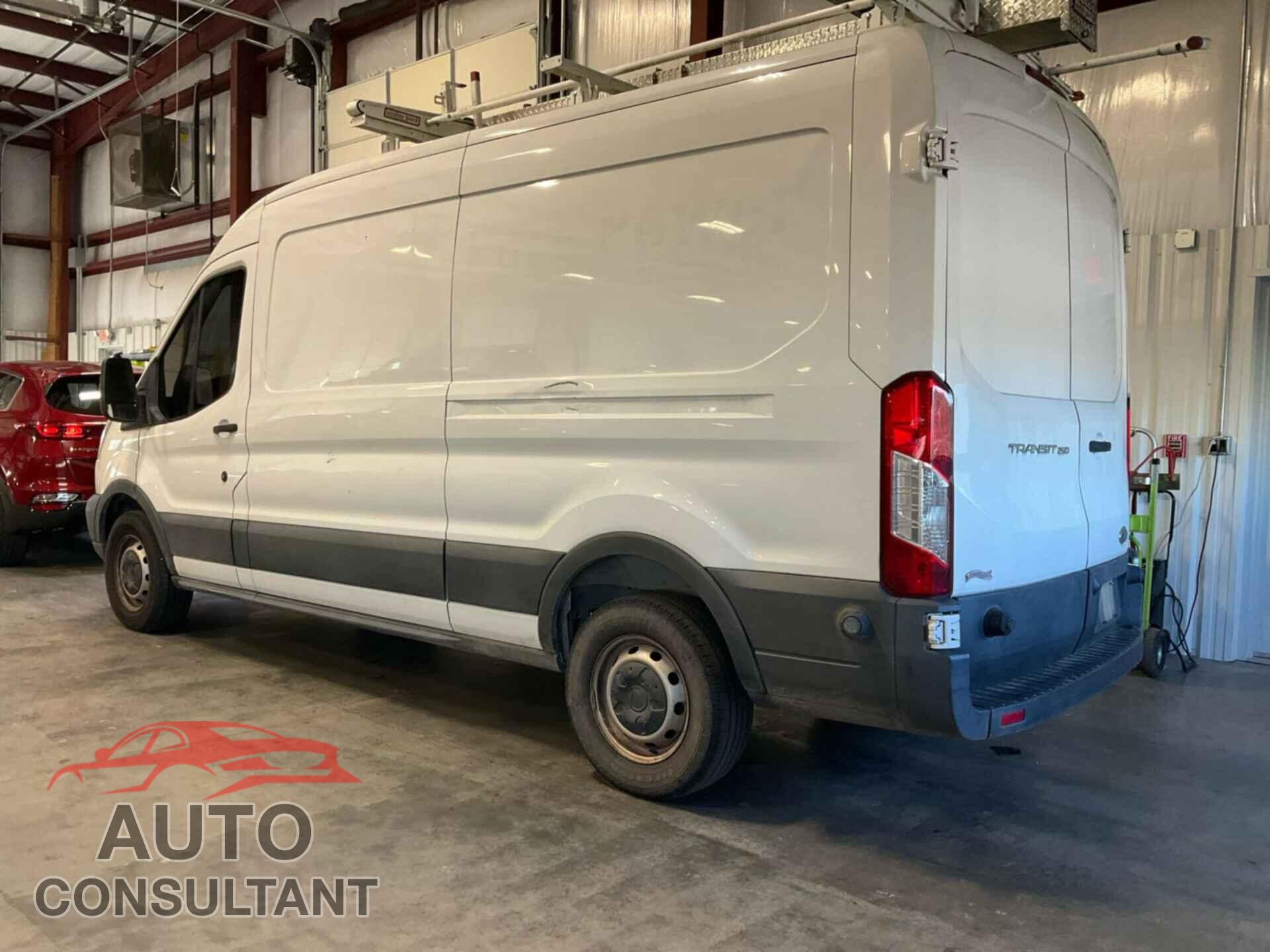 FORD TRANSIT 2017 - 1FTYR2CMXHKA03216