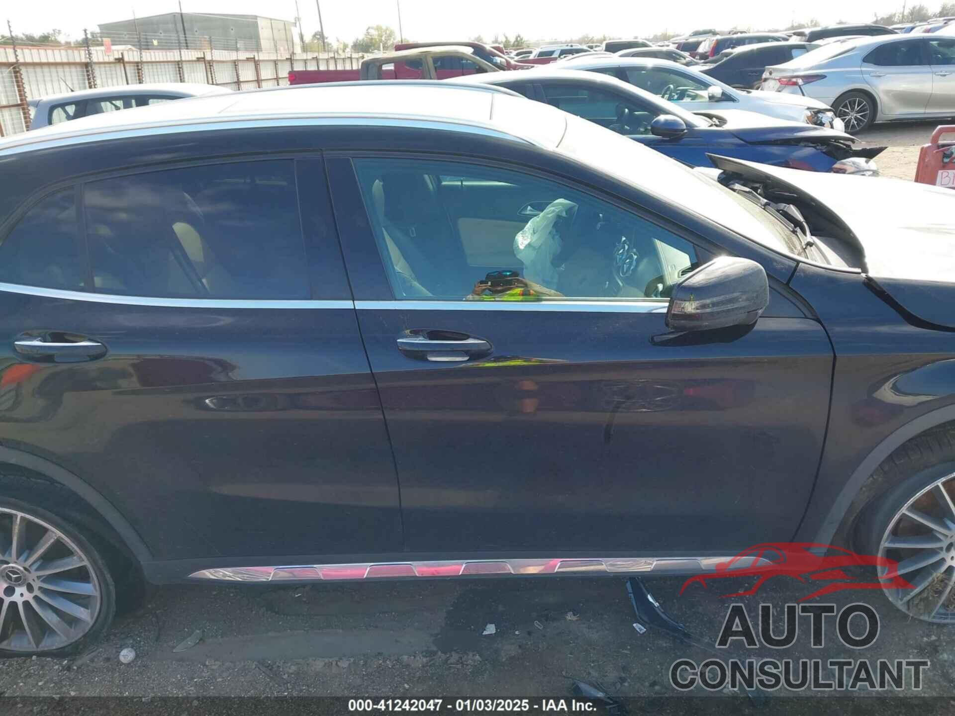MERCEDES-BENZ GLA 250 2019 - WDCTG4EB0KJ553071