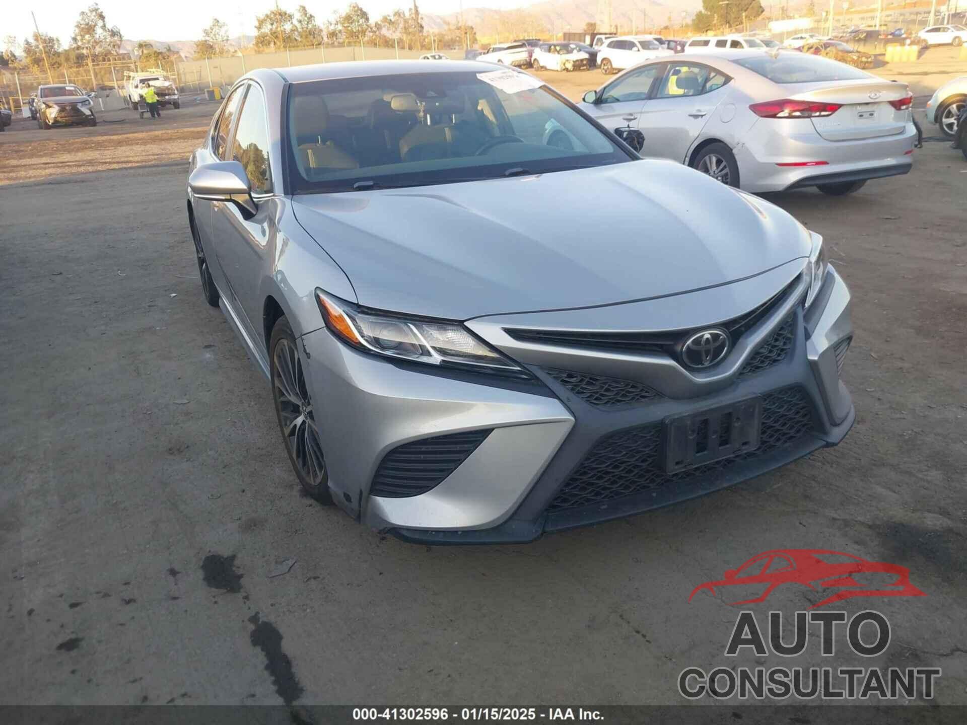 TOYOTA CAMRY 2018 - 4T1B11HK9JU117759