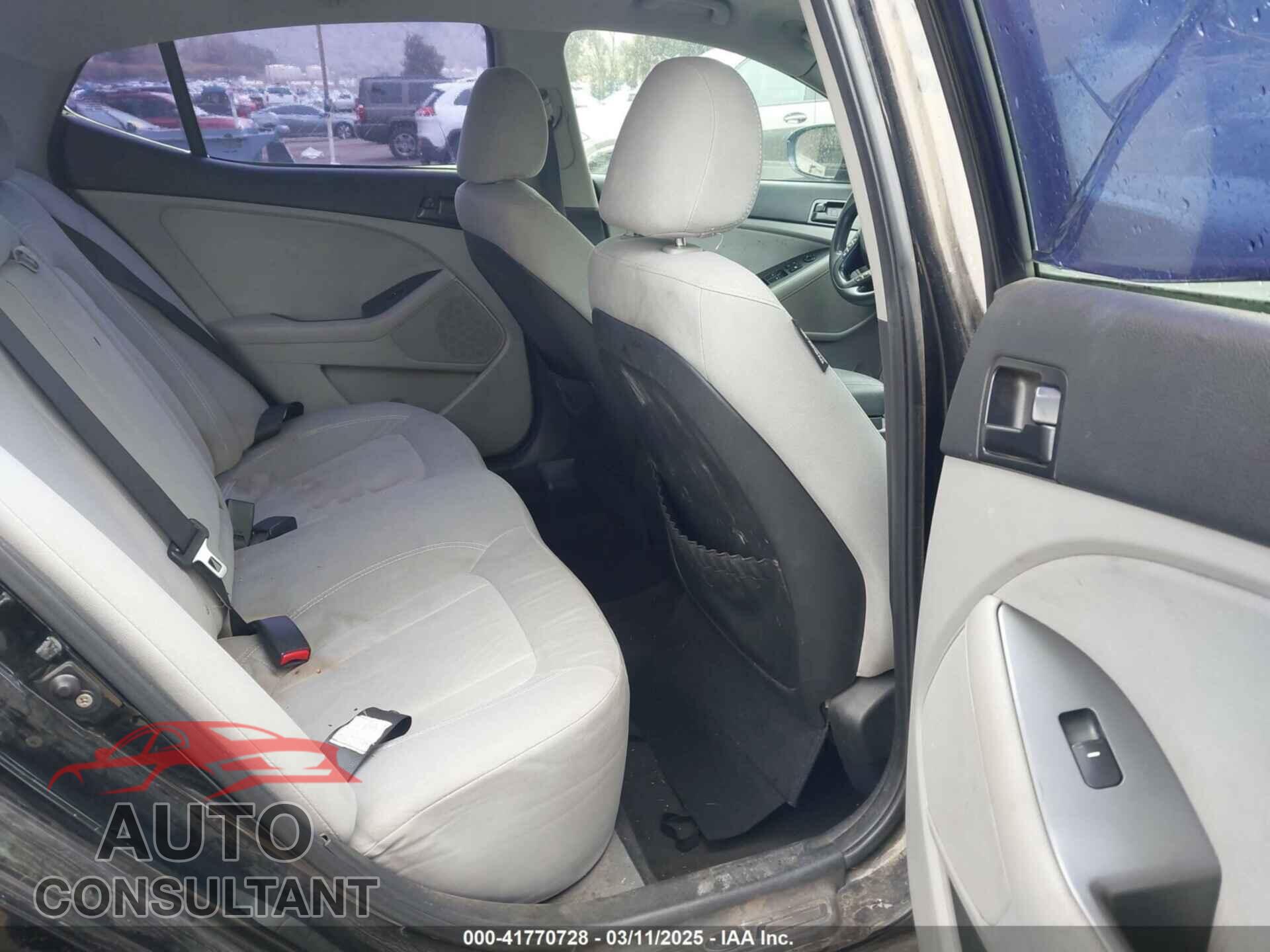 KIA OPTIMA 2011 - KNAGM4A70B5153082