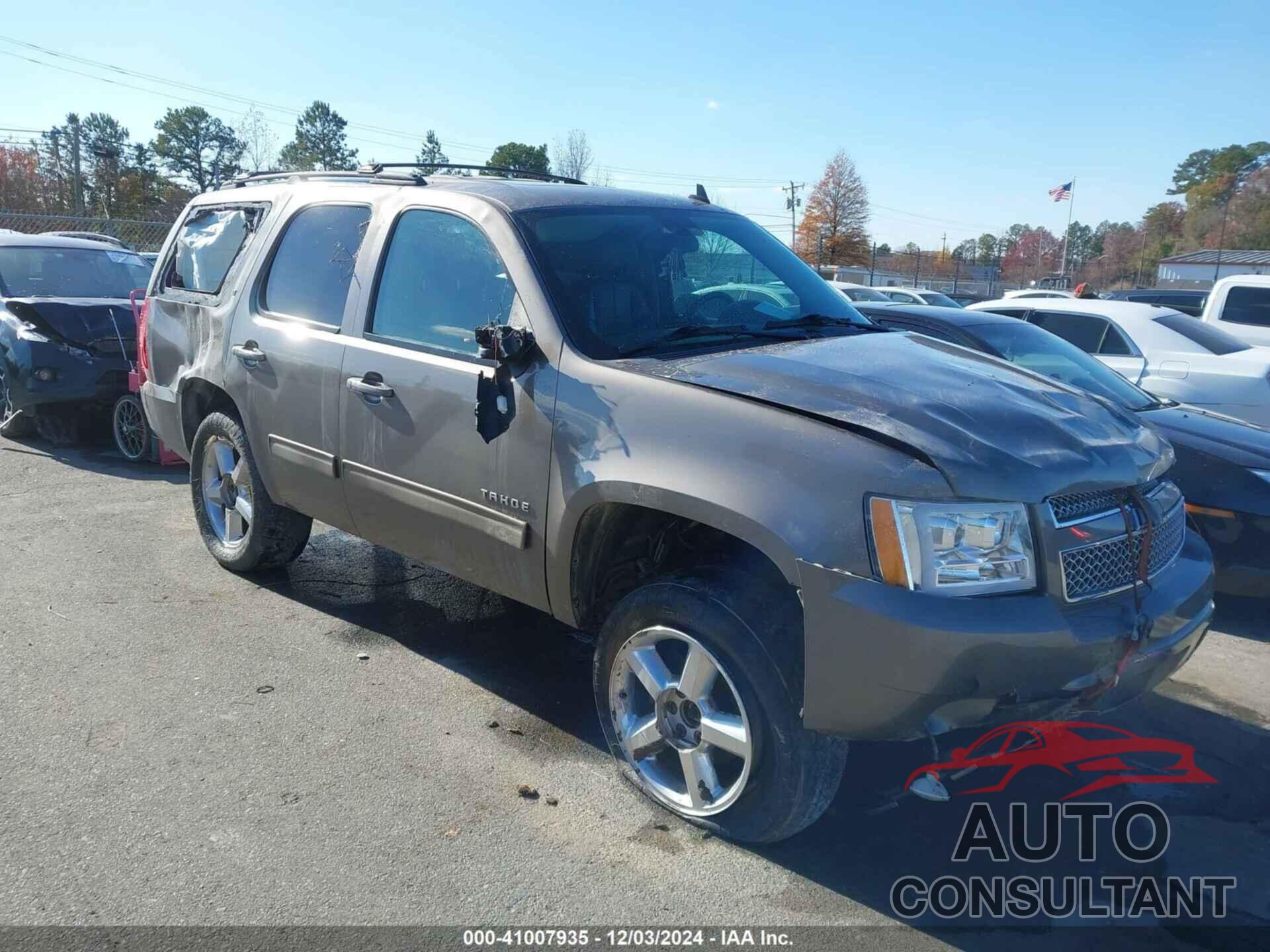 CHEVROLET TAHOE 2011 - 1GNSKBE02BR240292