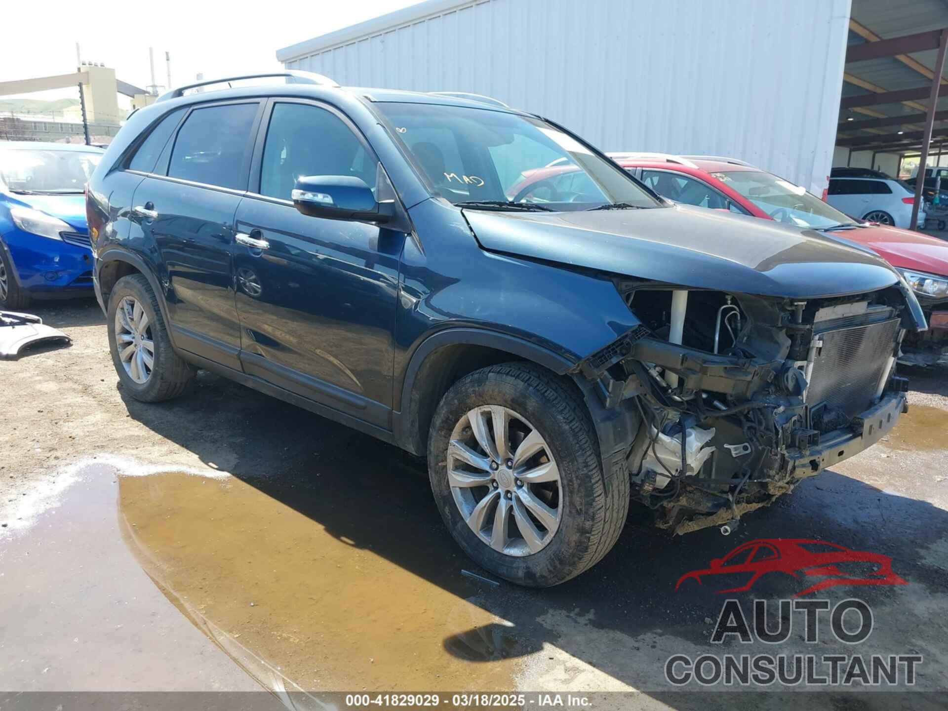 KIA SORENTO 2011 - 5XYKU4A21BG077526