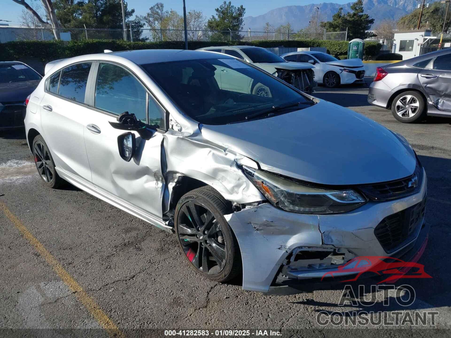 CHEVROLET CRUZE 2018 - 3G1BE6SM1JS523446