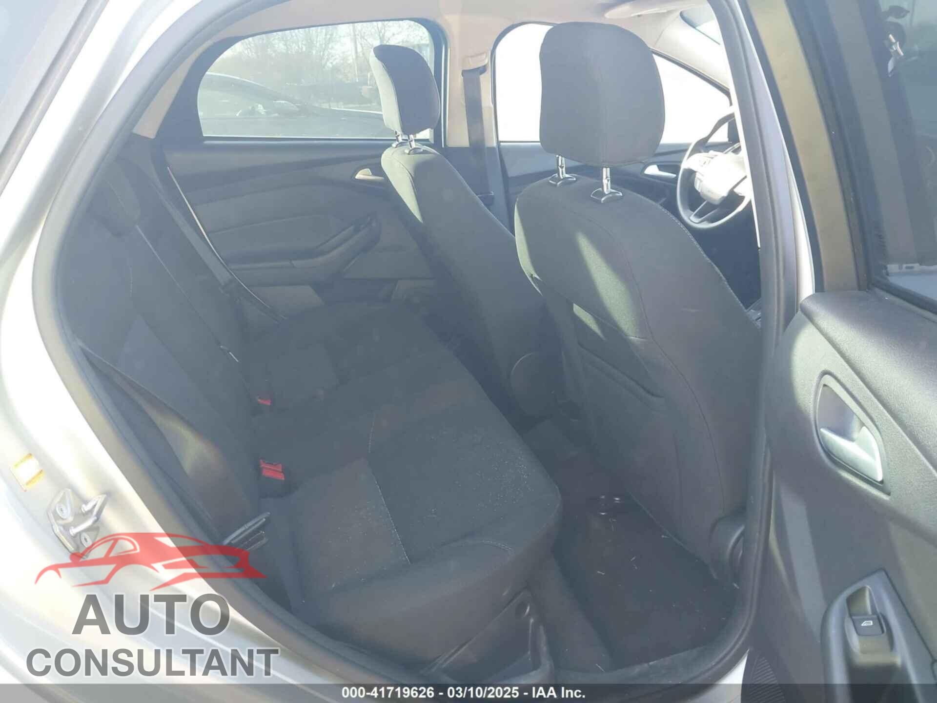 FORD FOCUS 2017 - 1FADP3F23HL324633