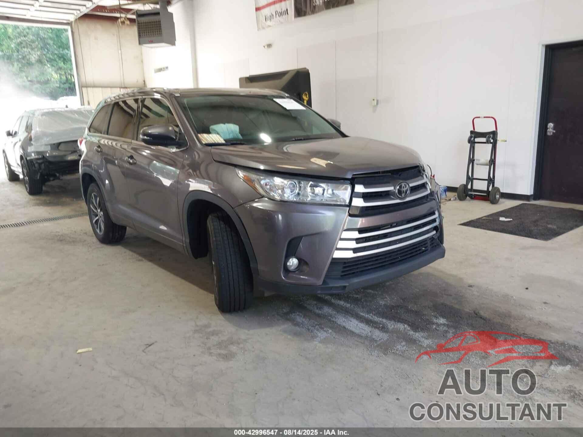 TOYOTA HIGHLANDER 2018 - 5TDKZRFH3JS546936