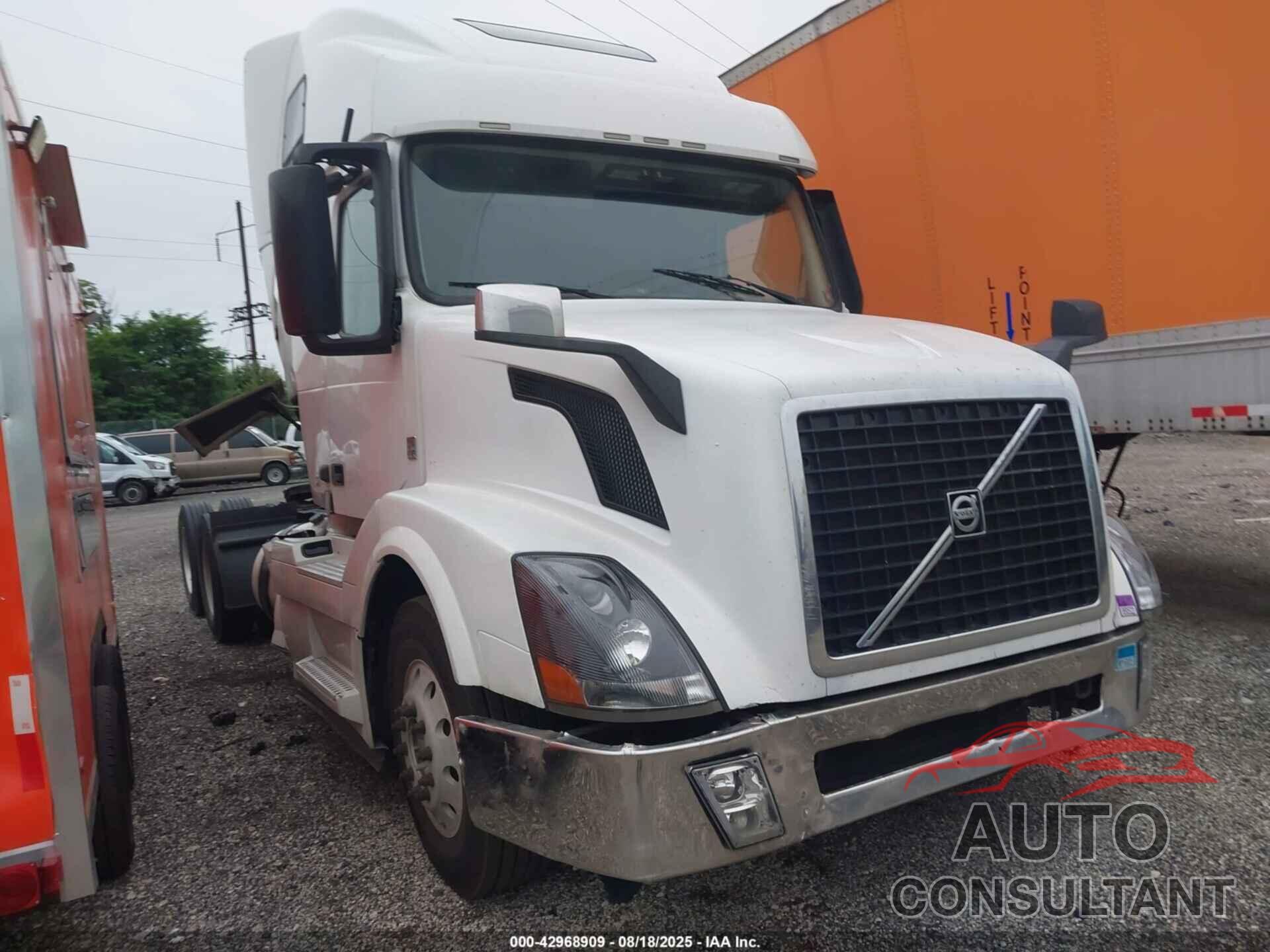VOLVO VN 2015 - 4V4NC9EH0FN185120
