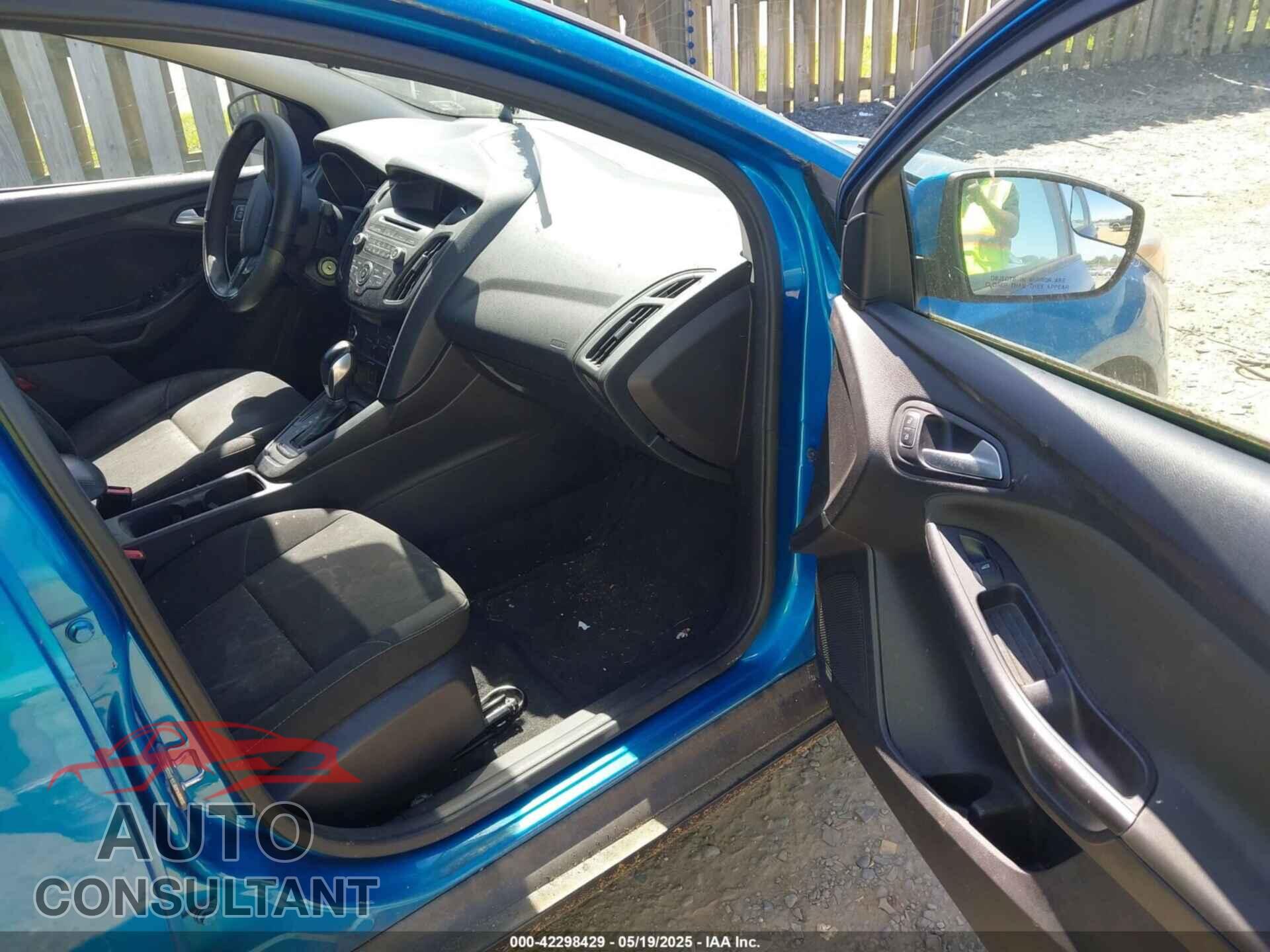 FORD FOCUS 2017 - 1FADP3F26HL221545