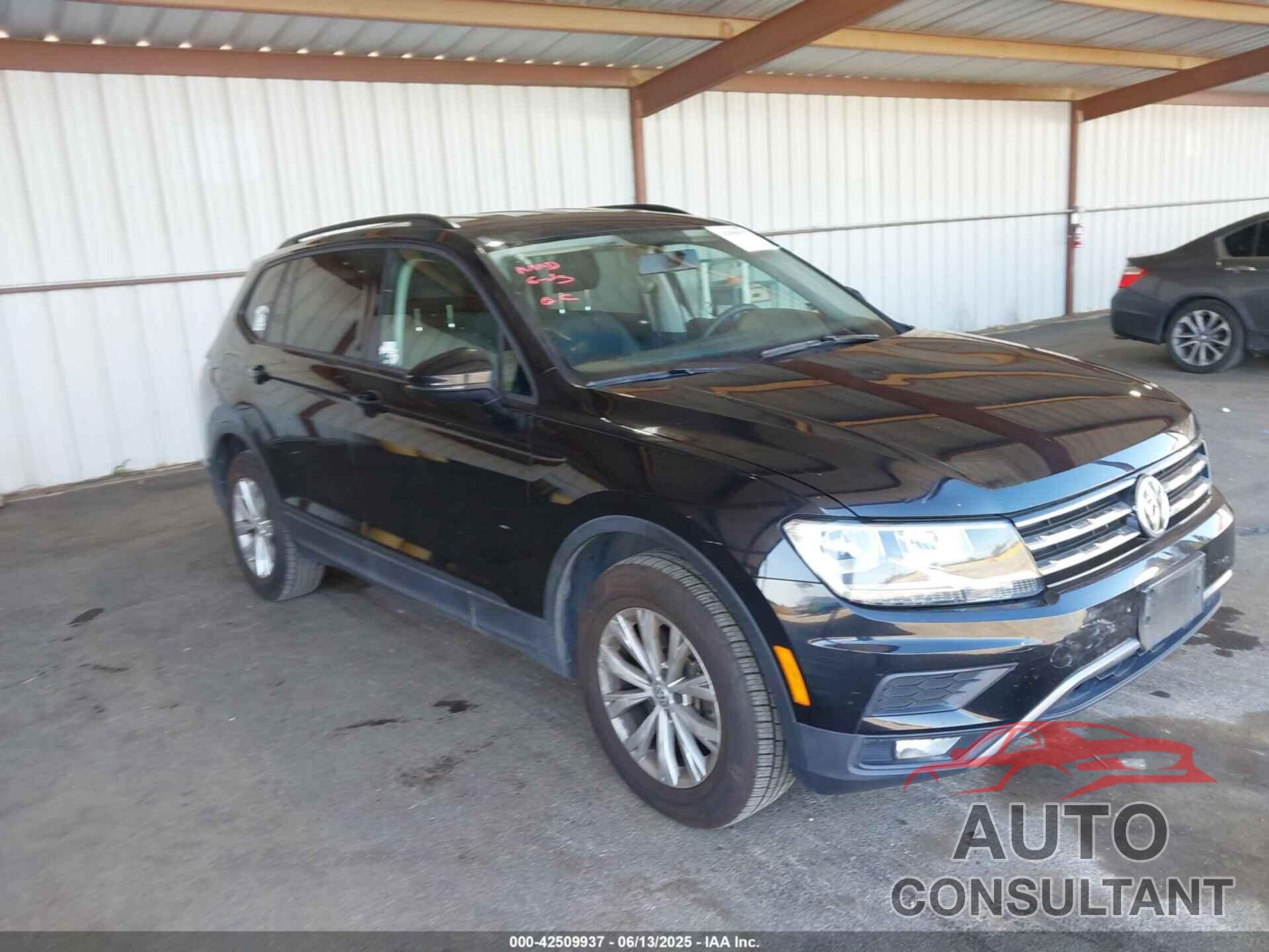 VOLKSWAGEN TIGUAN 2018 - 3VV1B7AX3JM024361